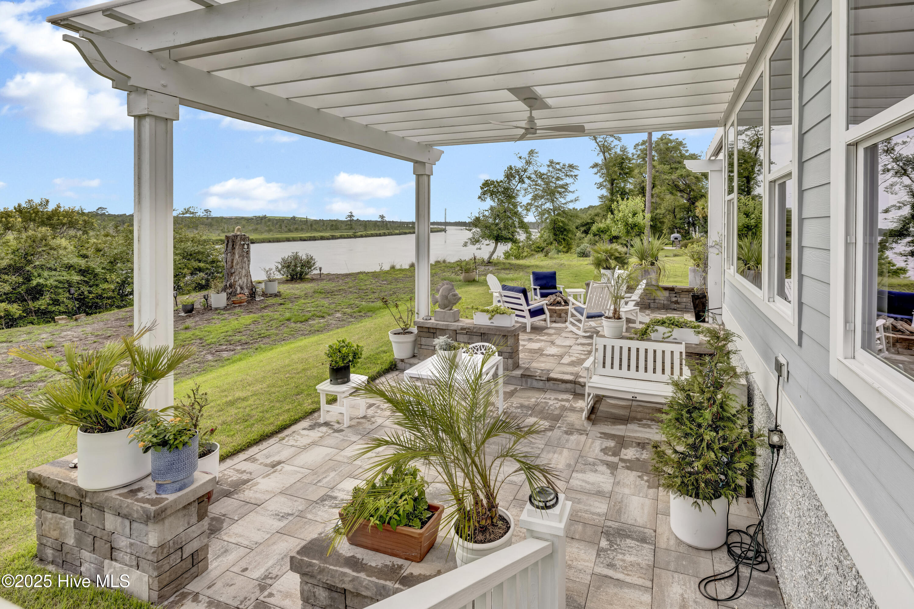 100537011 | Photo 60