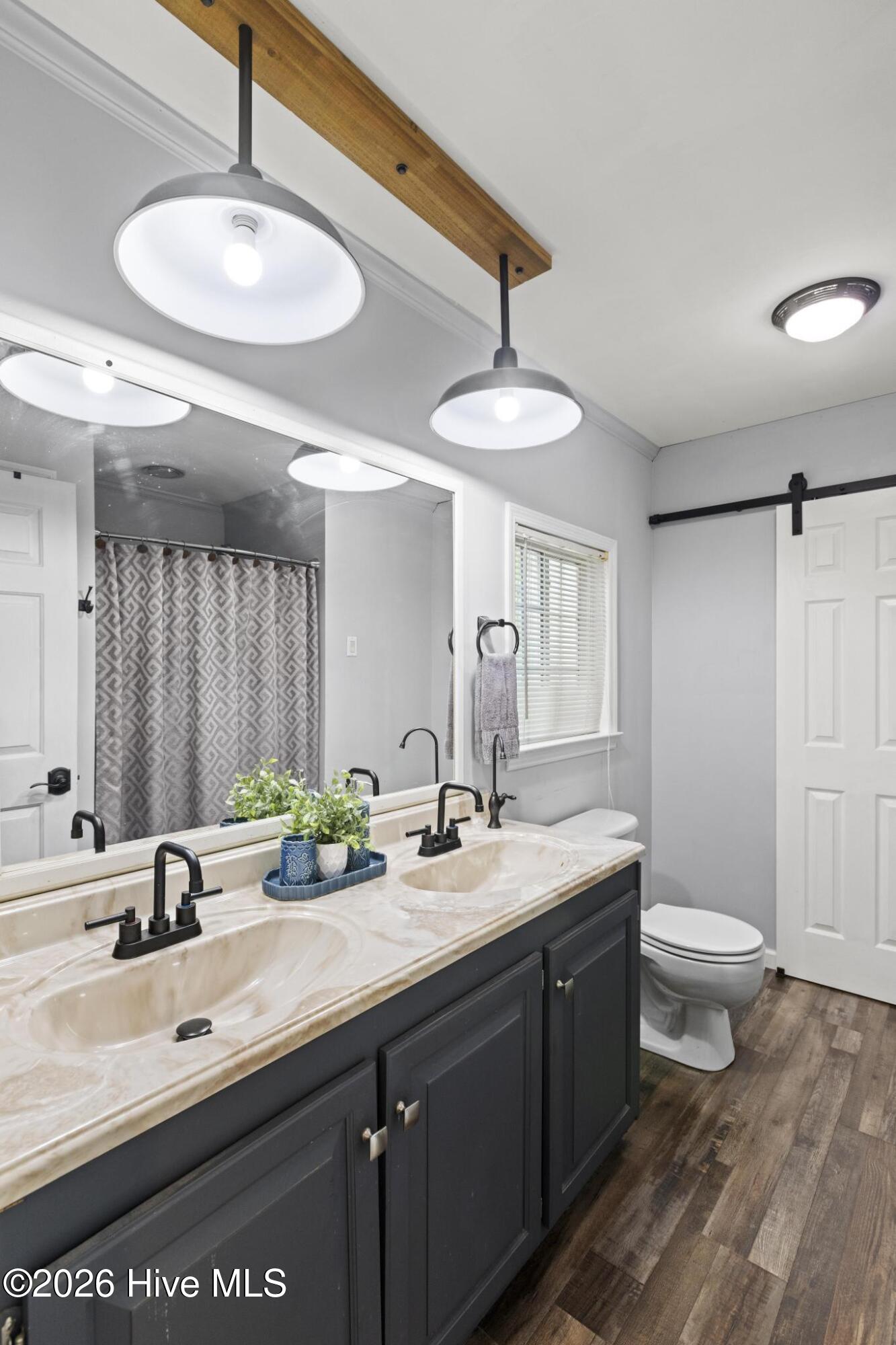 100569223 | Photo 28