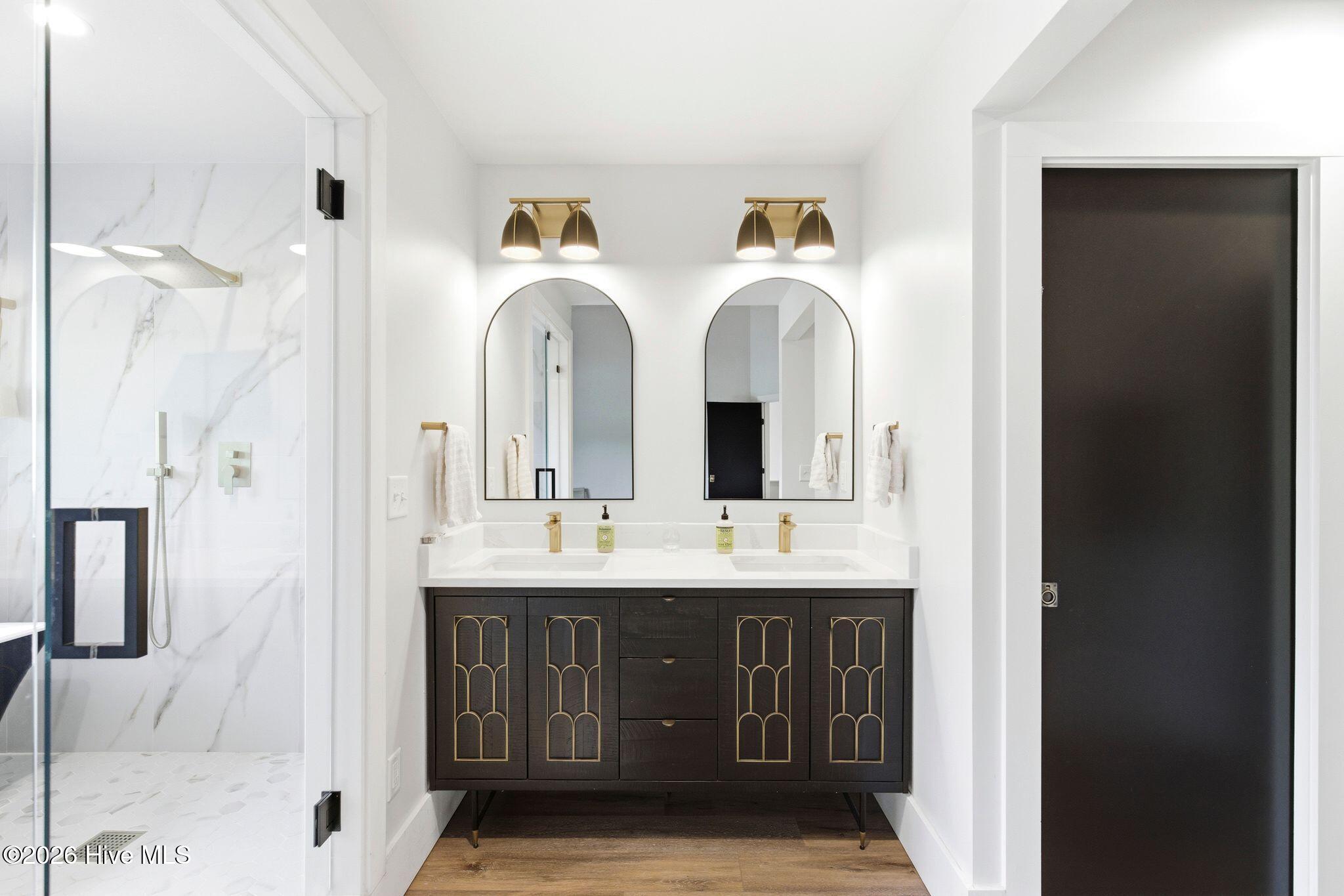 100568012 | Photo 50