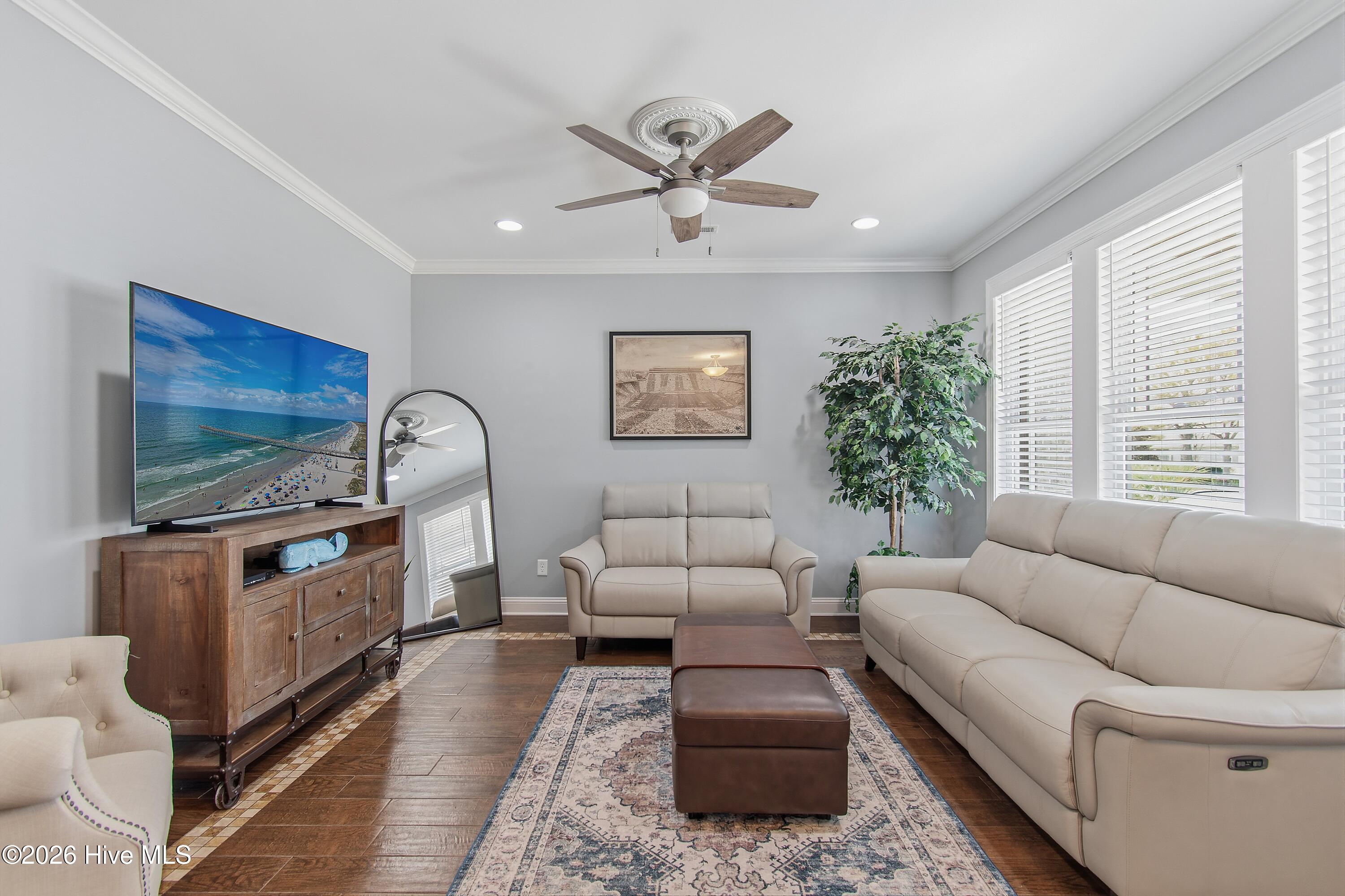 100563777 | Photo 28