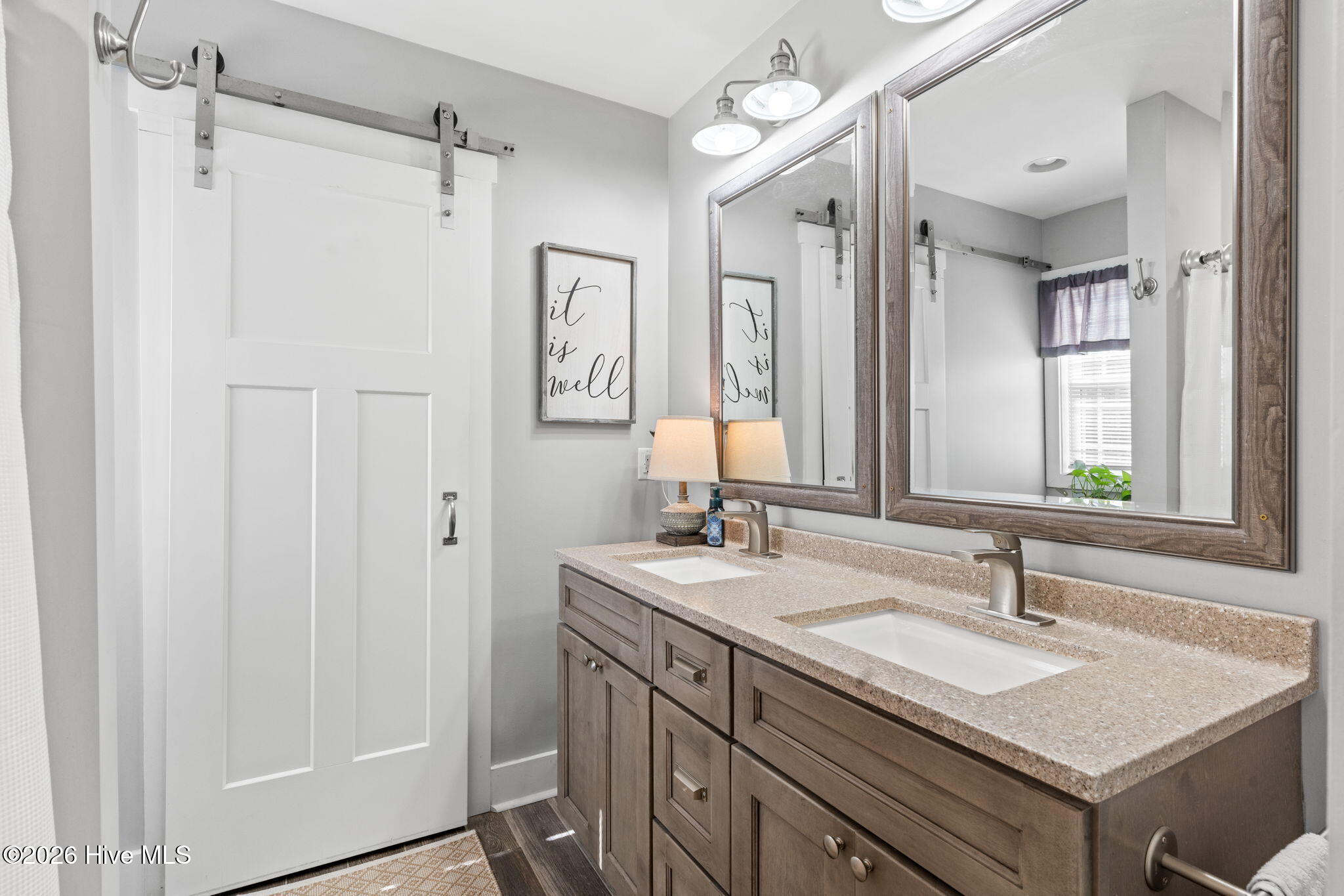 100557943 | Photo 21