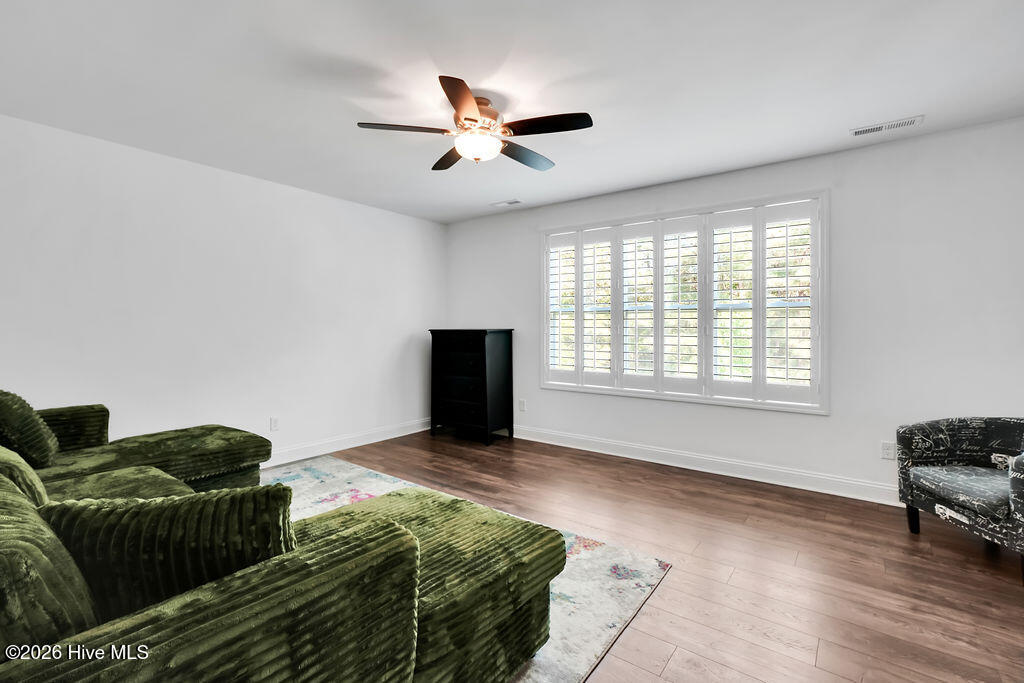 100565738 | Photo 31