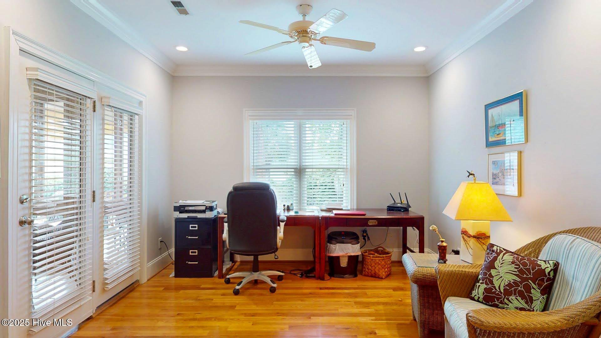 100528011 | Photo 36