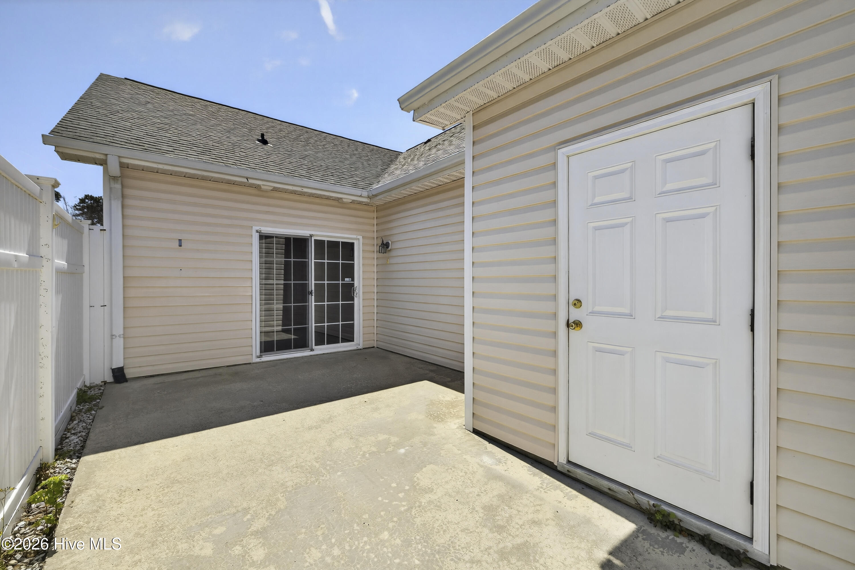 100562348 | Photo 25