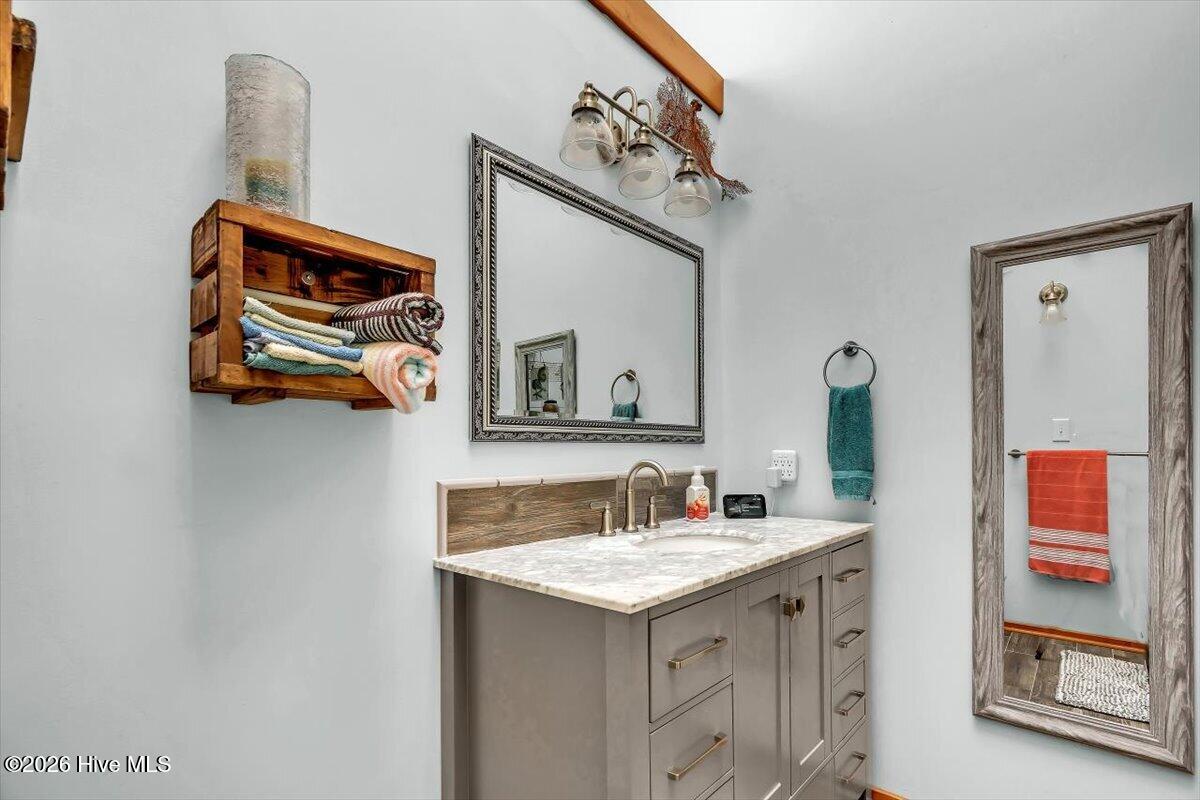 100561735 | Photo 37