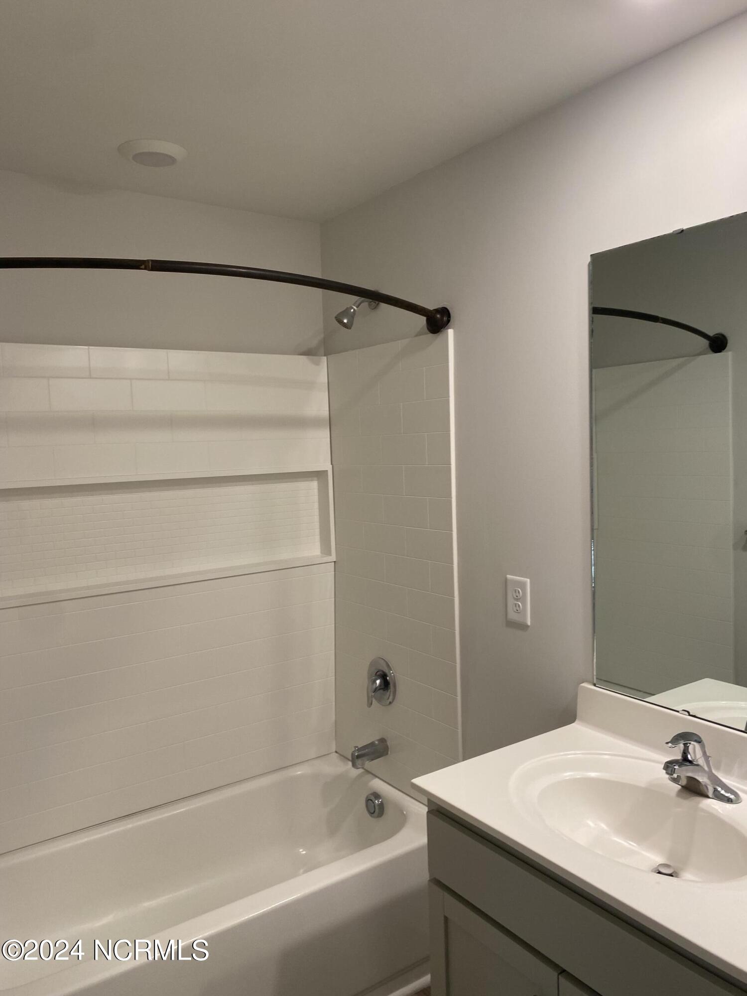 Shared upstairs full bathroom