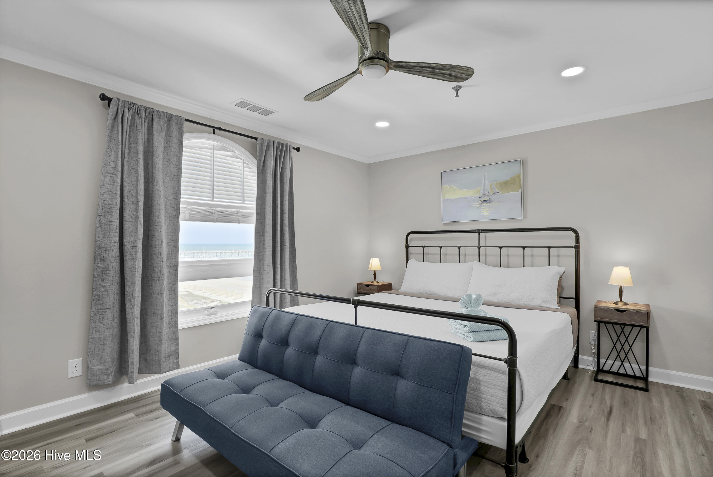 100568144 | Photo 21