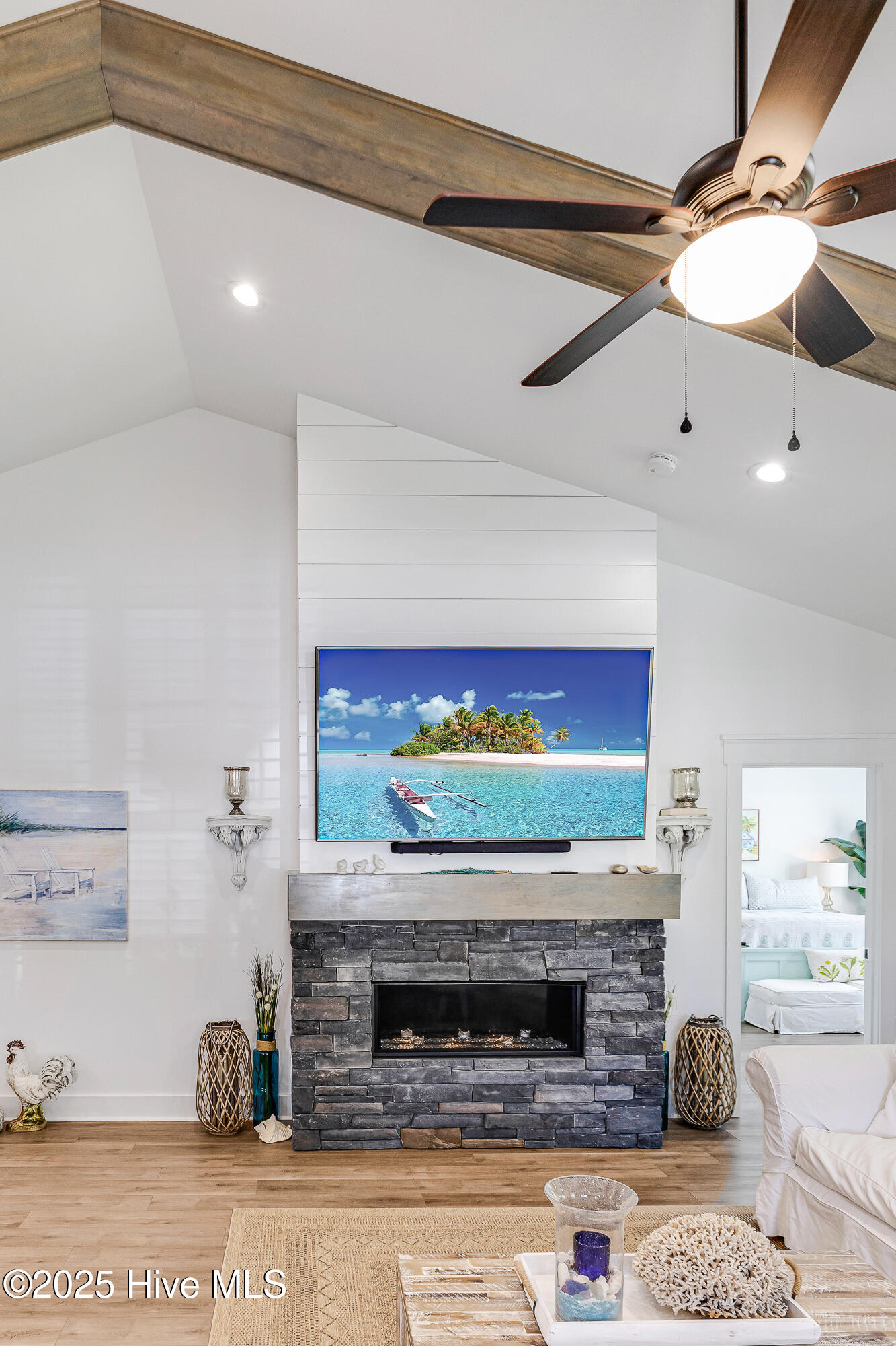 100533188 | Photo 20