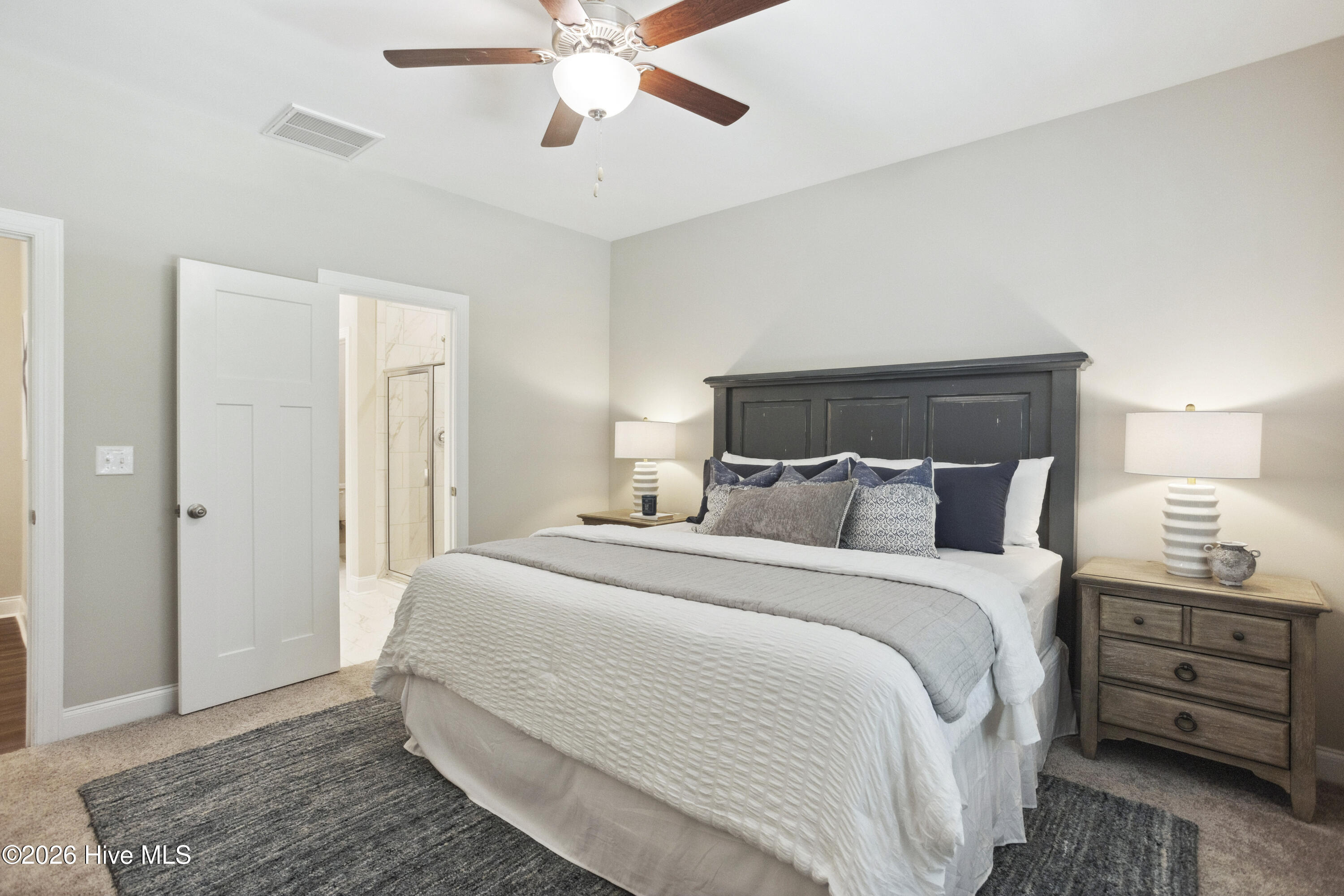 100566515 | Photo 15