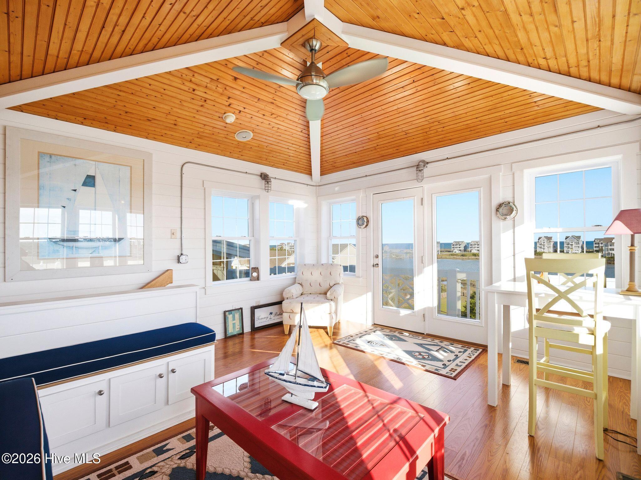 100569349 | Photo 79