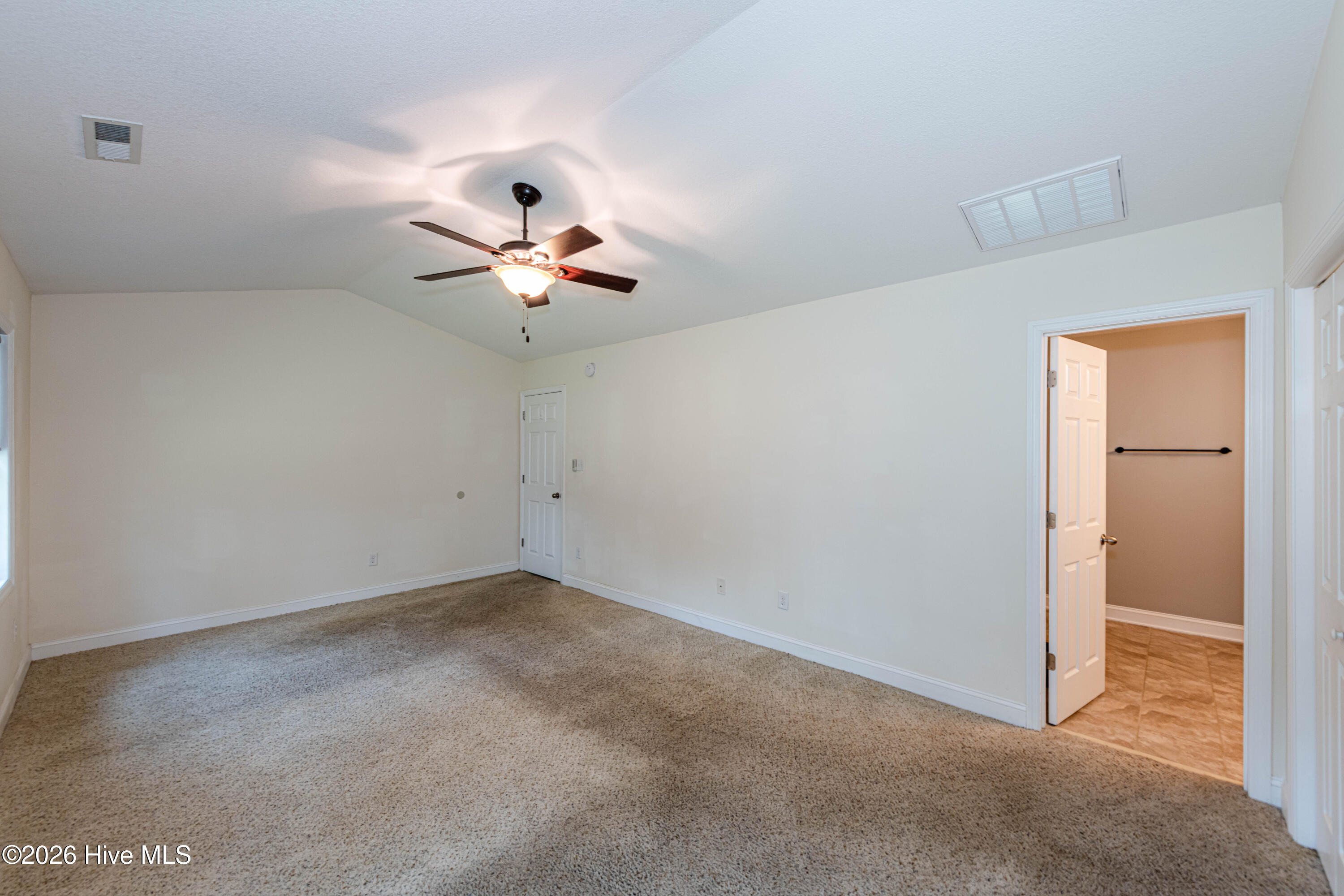 100563083 | Photo 23