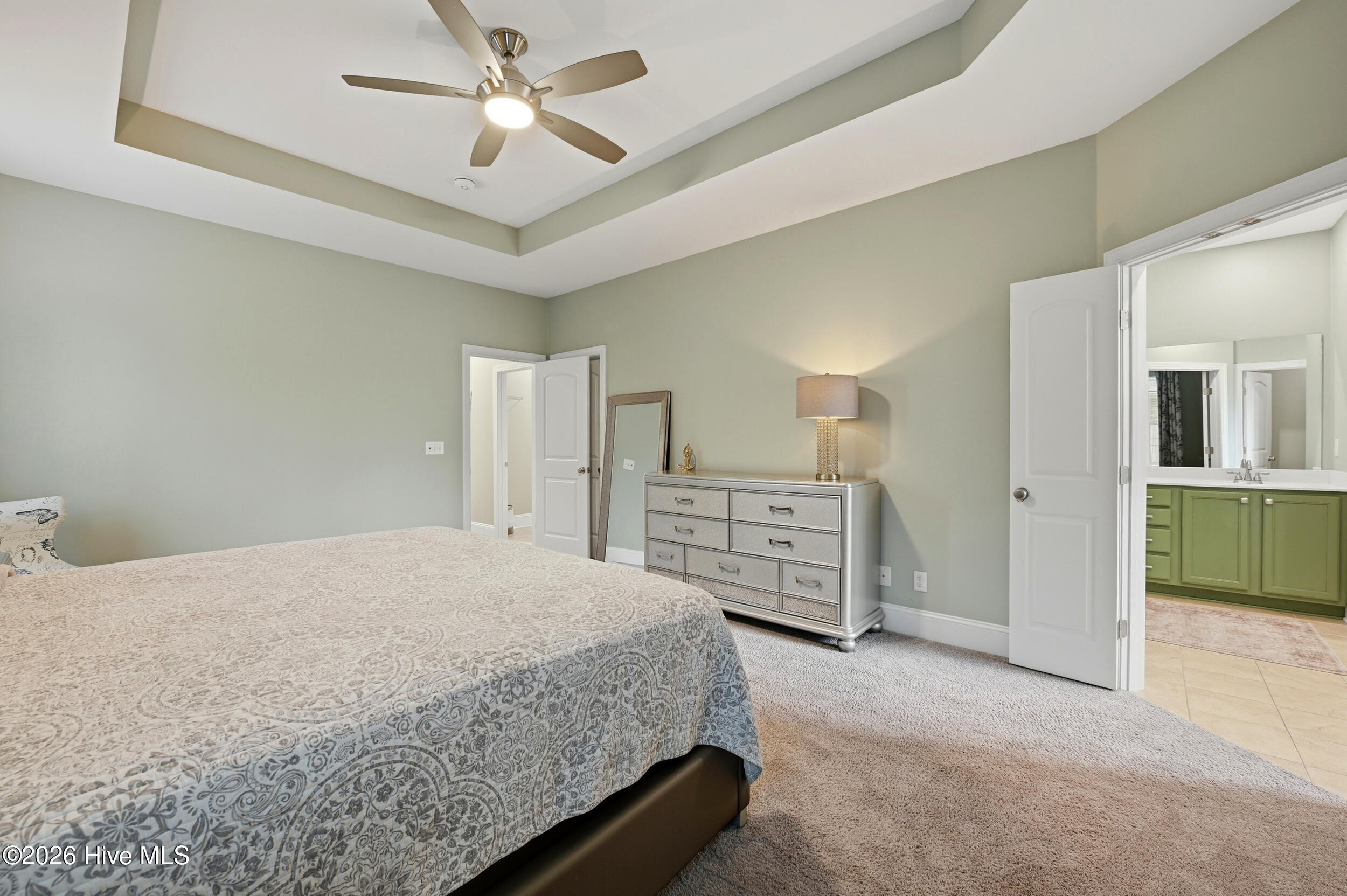 100563166 | Photo 22