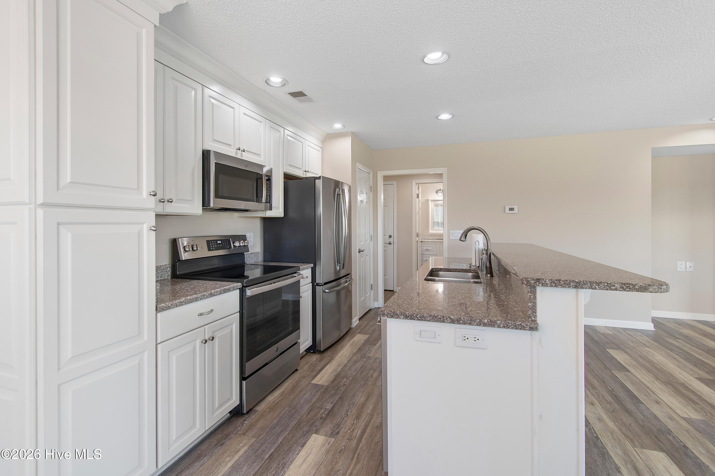 100562302 | Photo 11