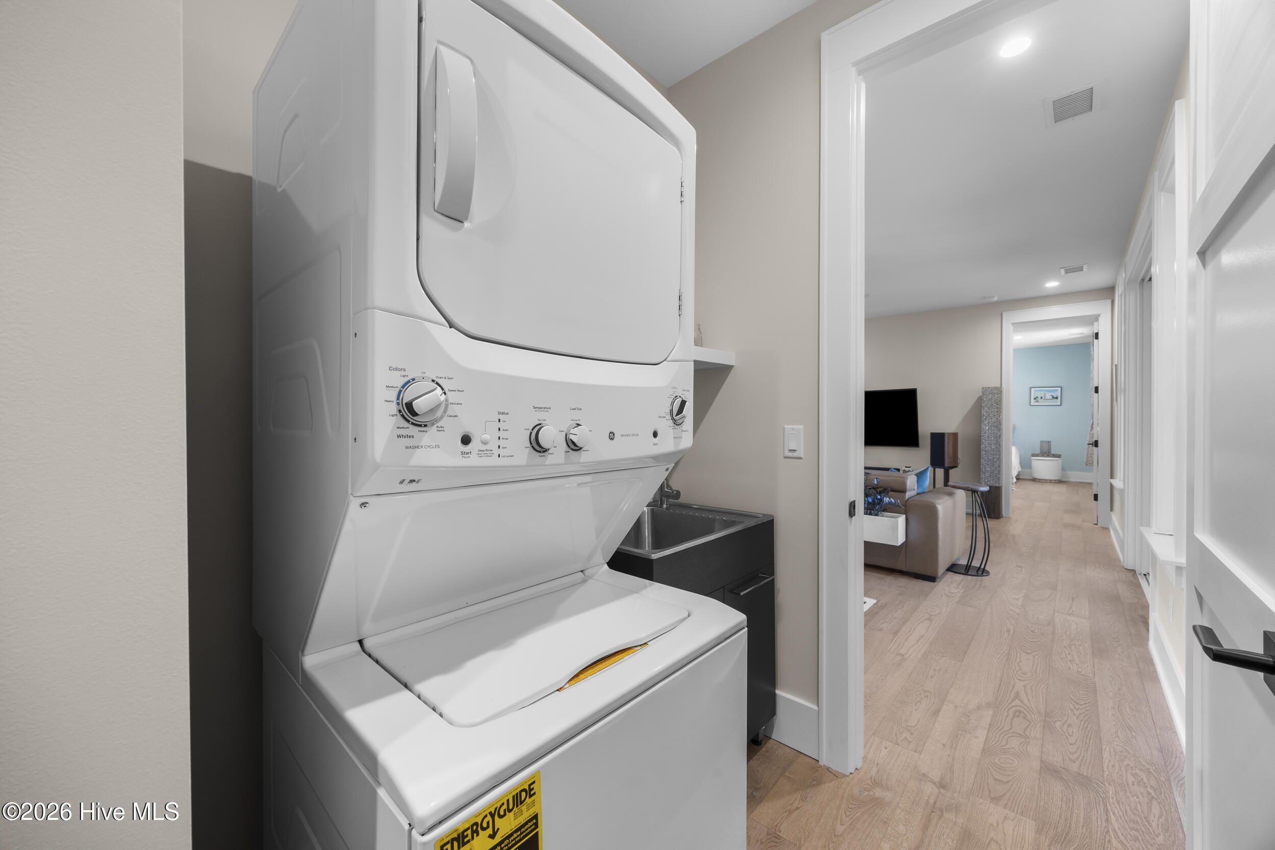 100553352 | Photo 13