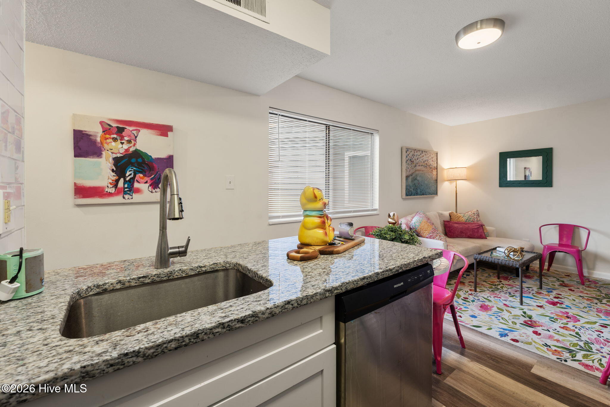 100554784 | Photo 11