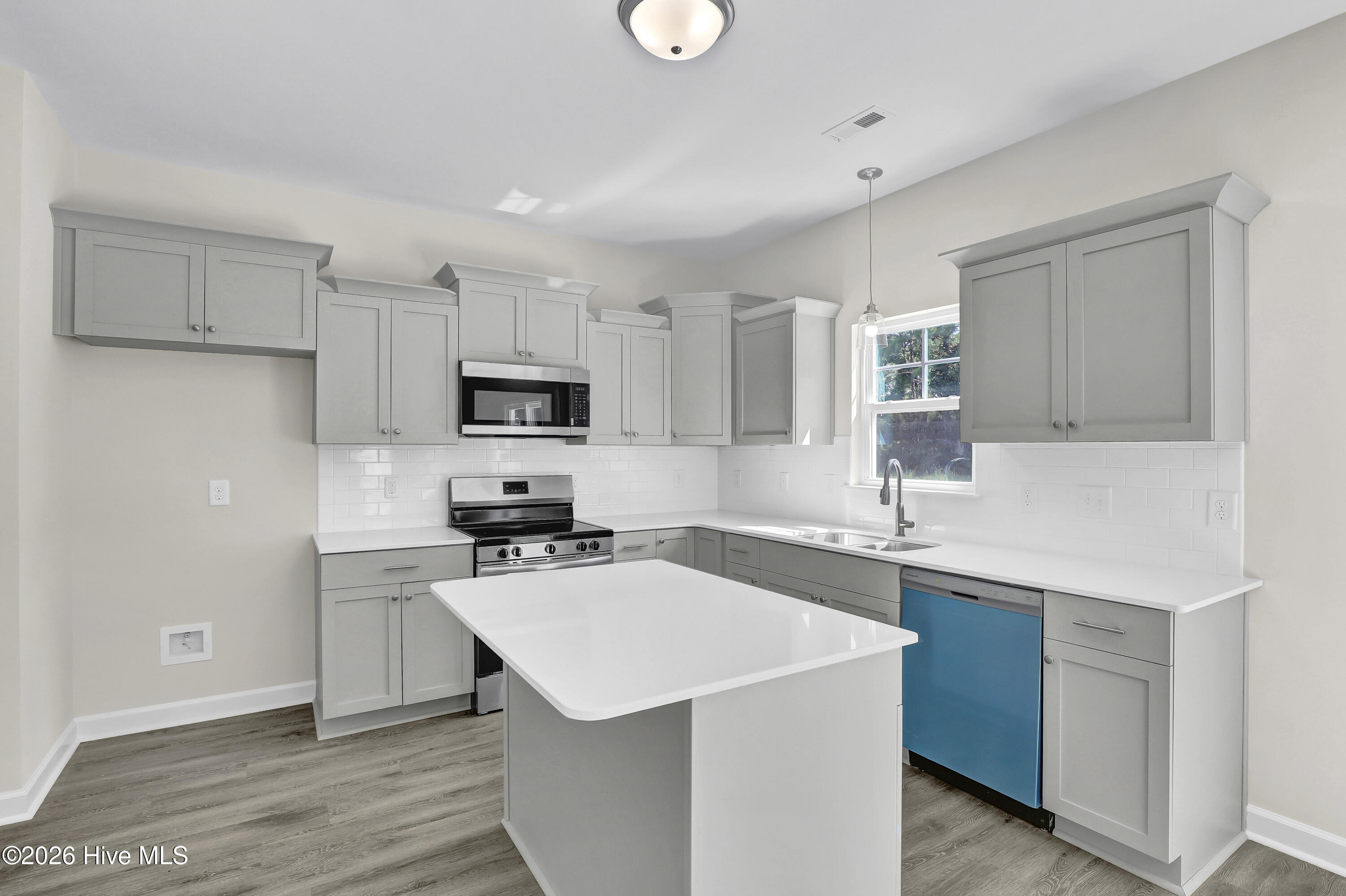 100547745 | Photo 10