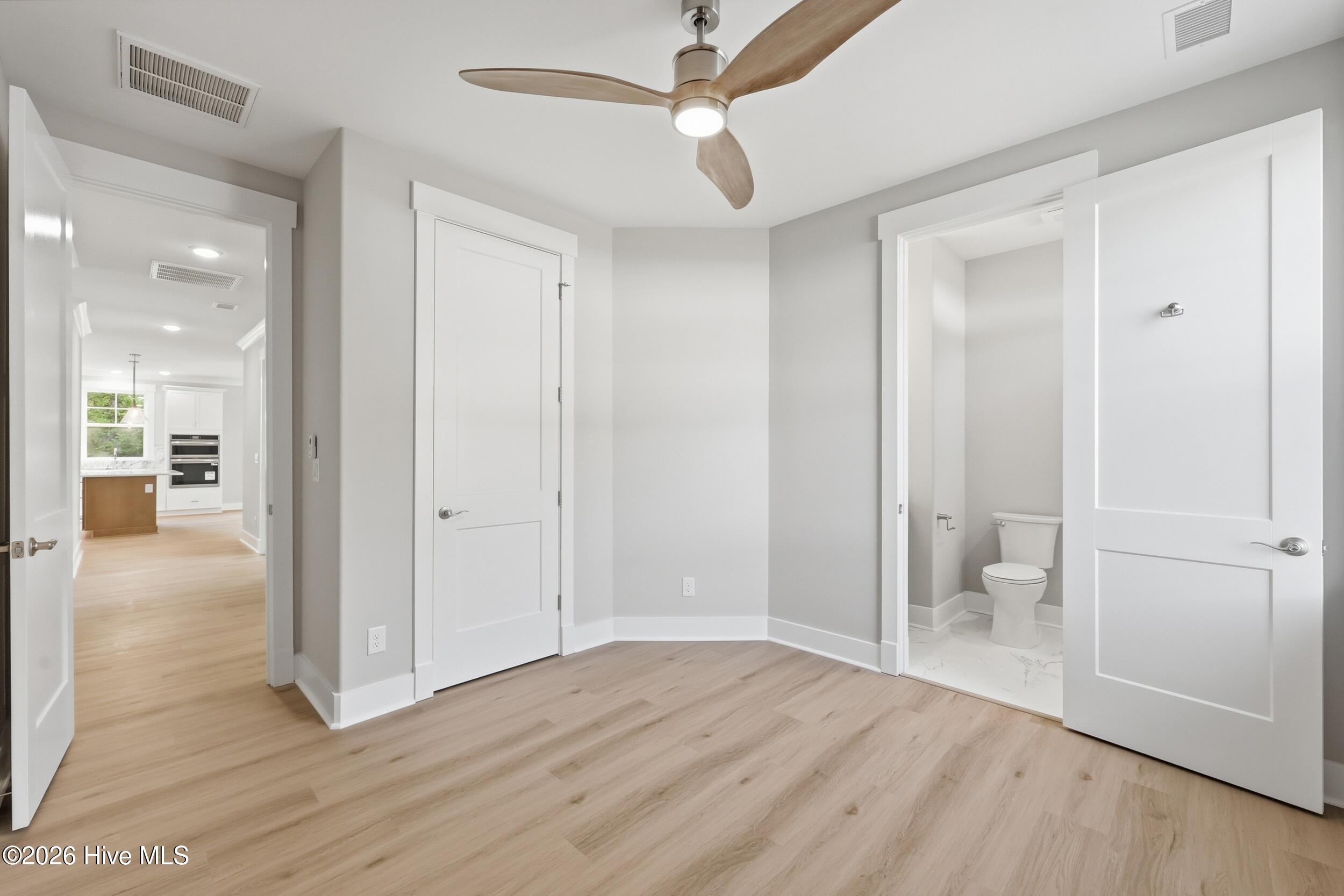 100548658 | Photo 22