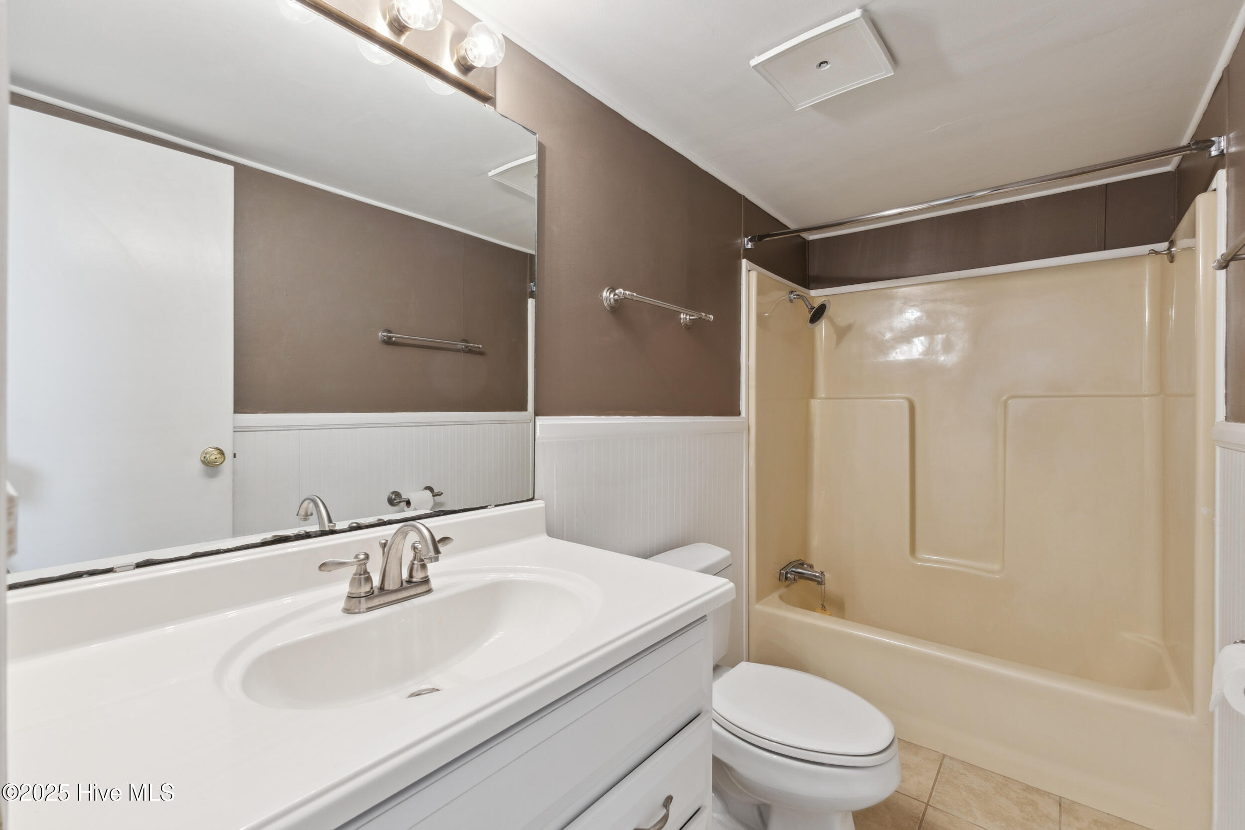 100511542 | Photo 21