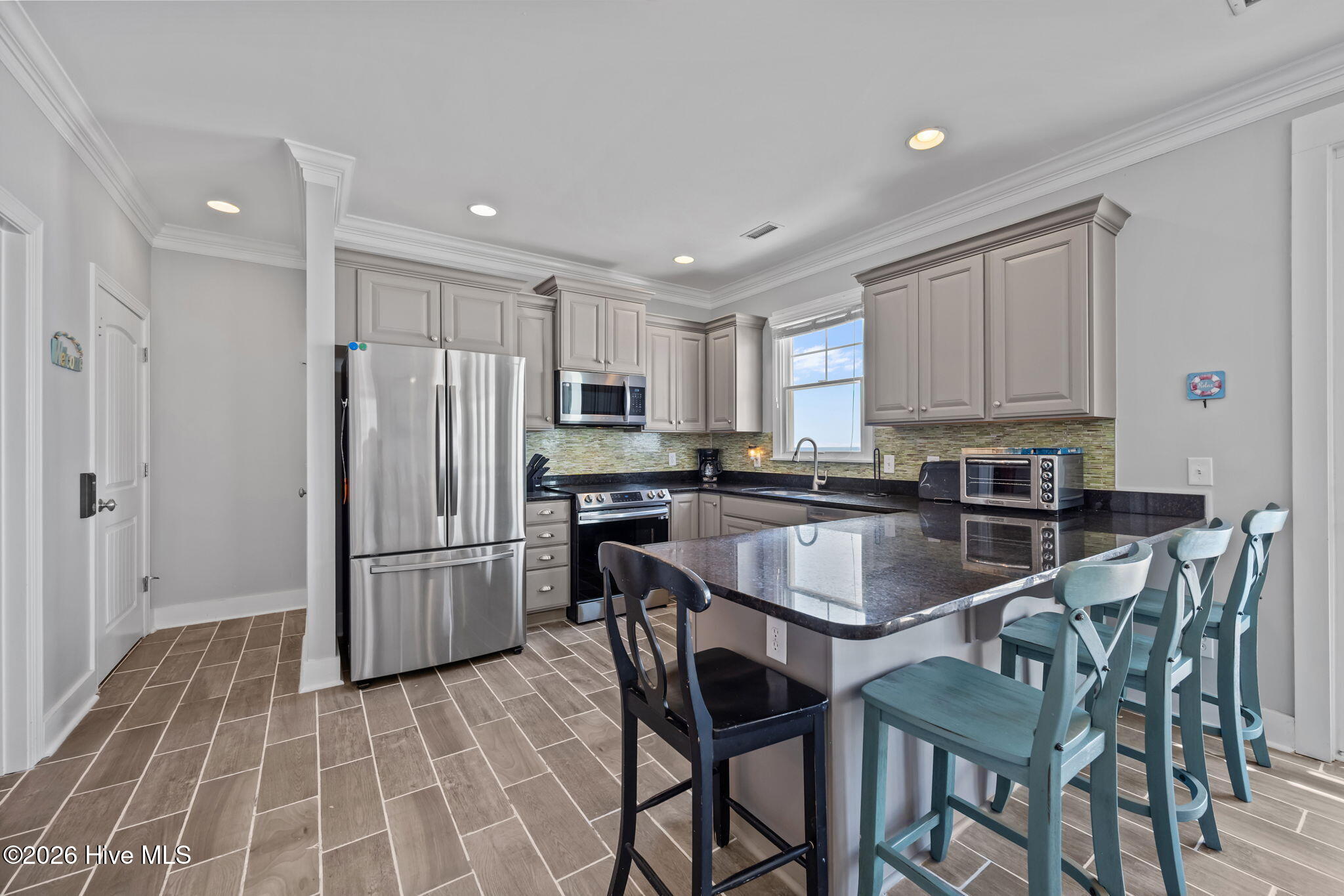 100570241 | Photo 36