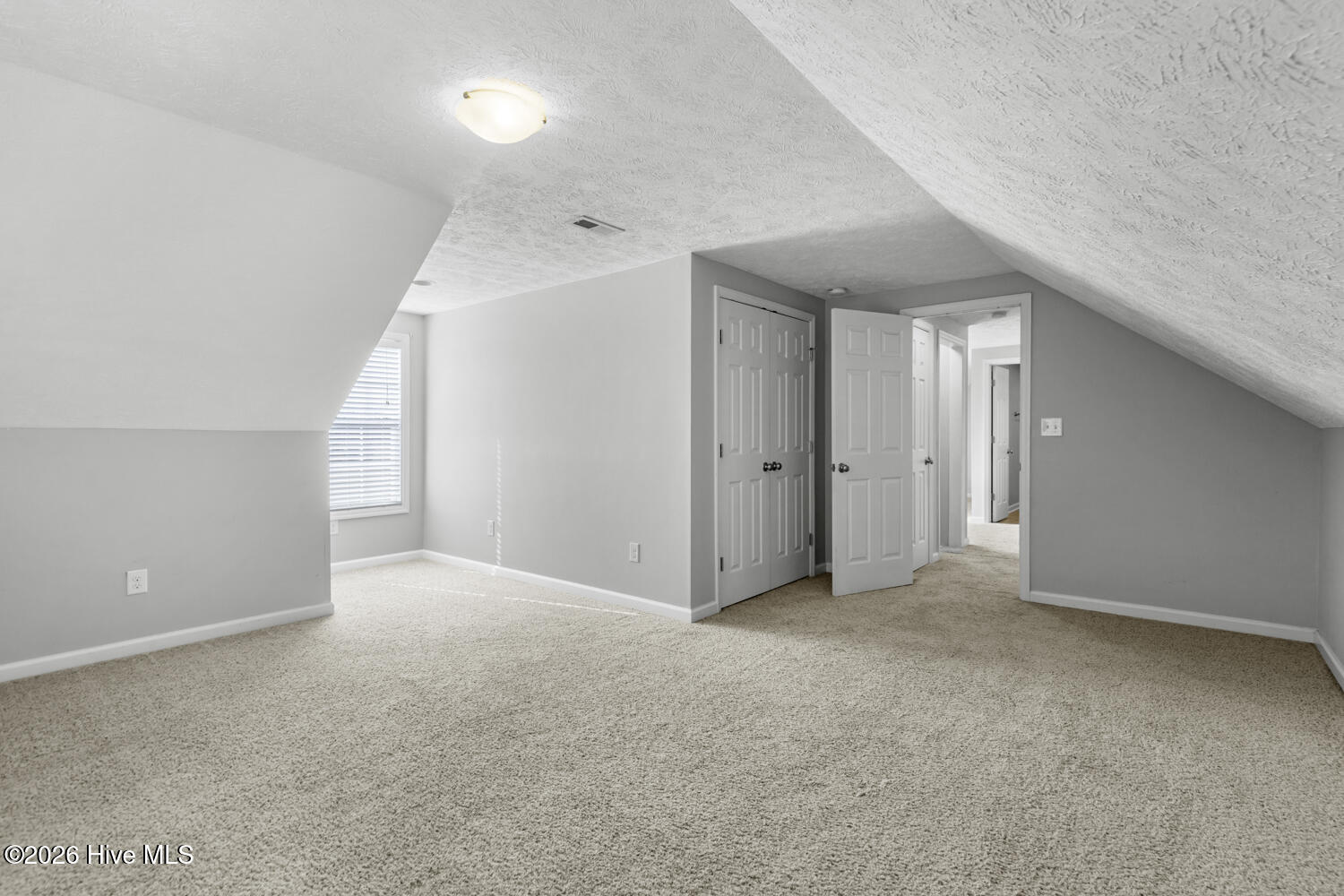 100550778 | Photo 19