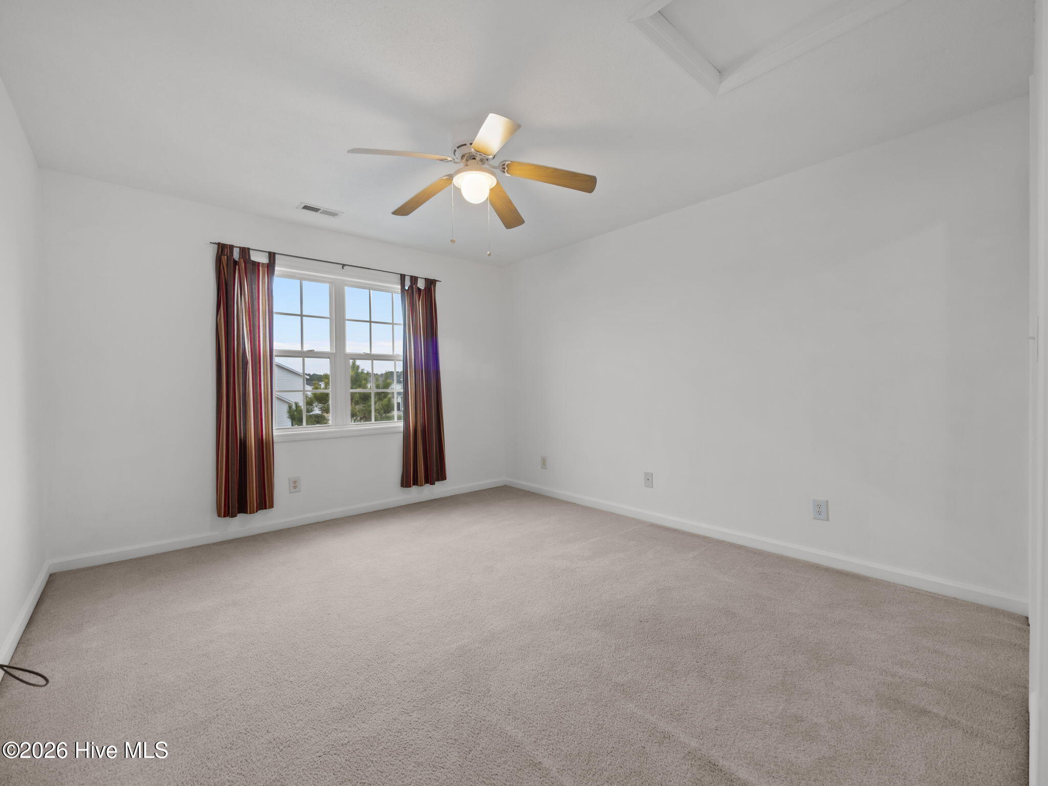 100548288 | Photo 34