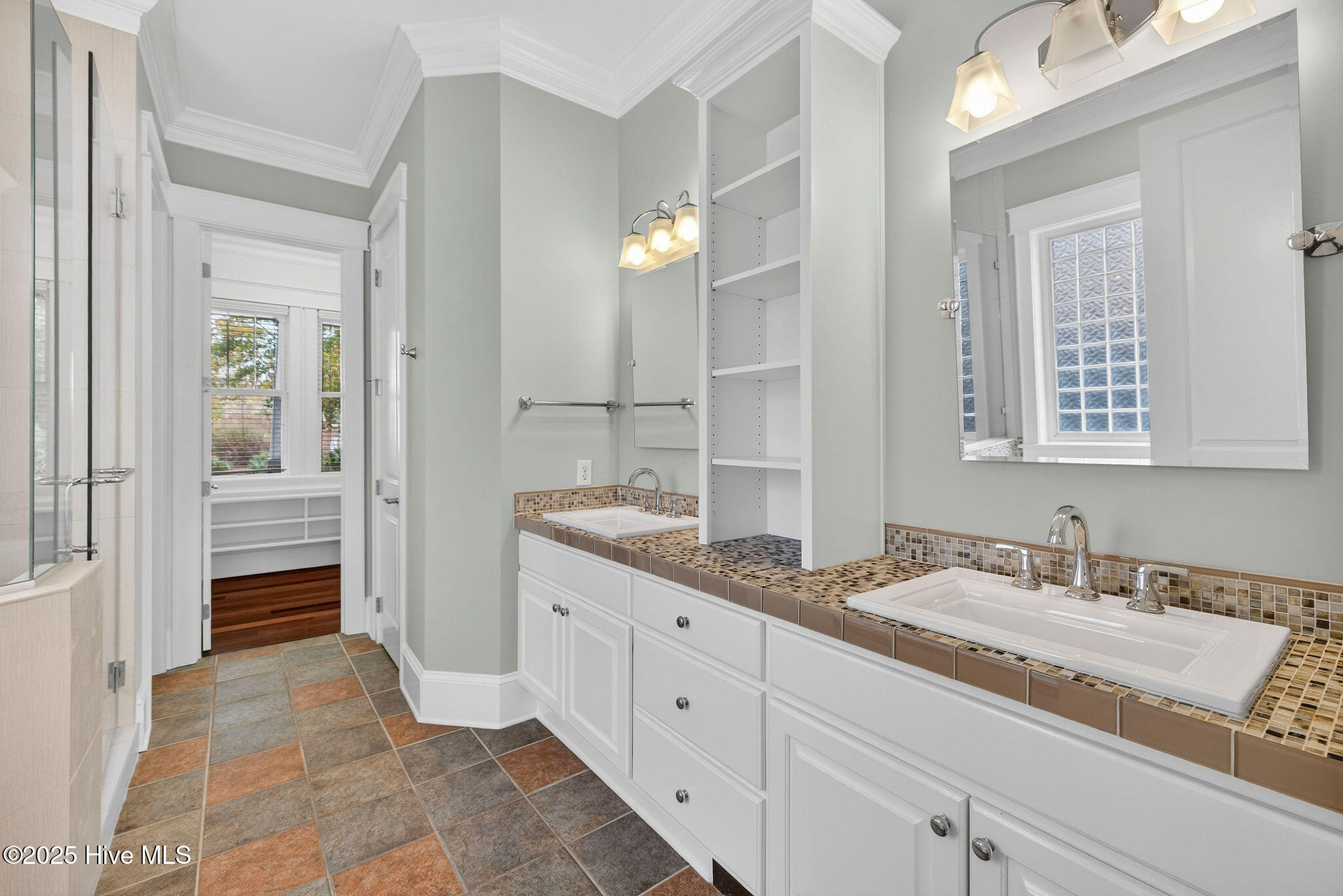 100545451 | Photo 27