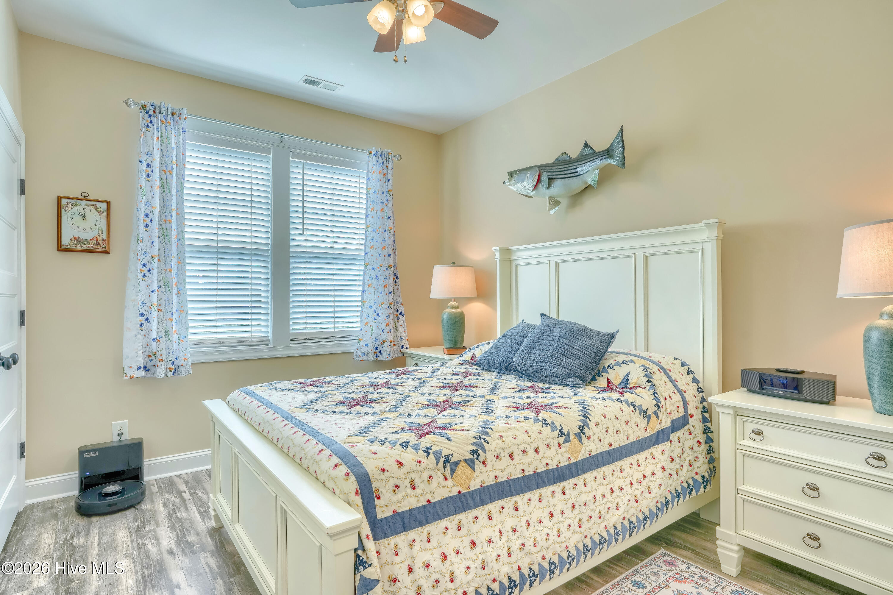 100563582 | Photo 32