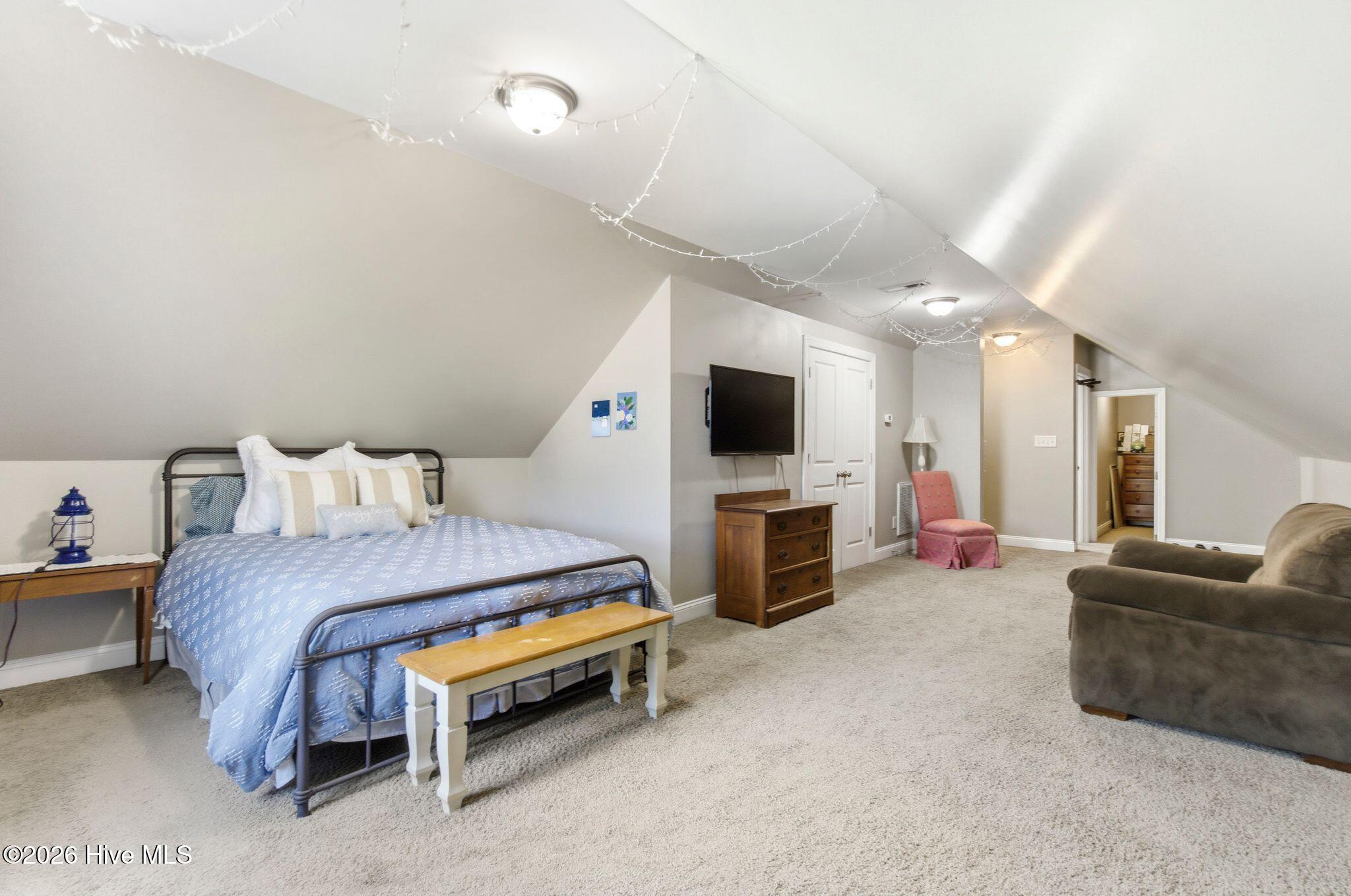 100568404 | Photo 52