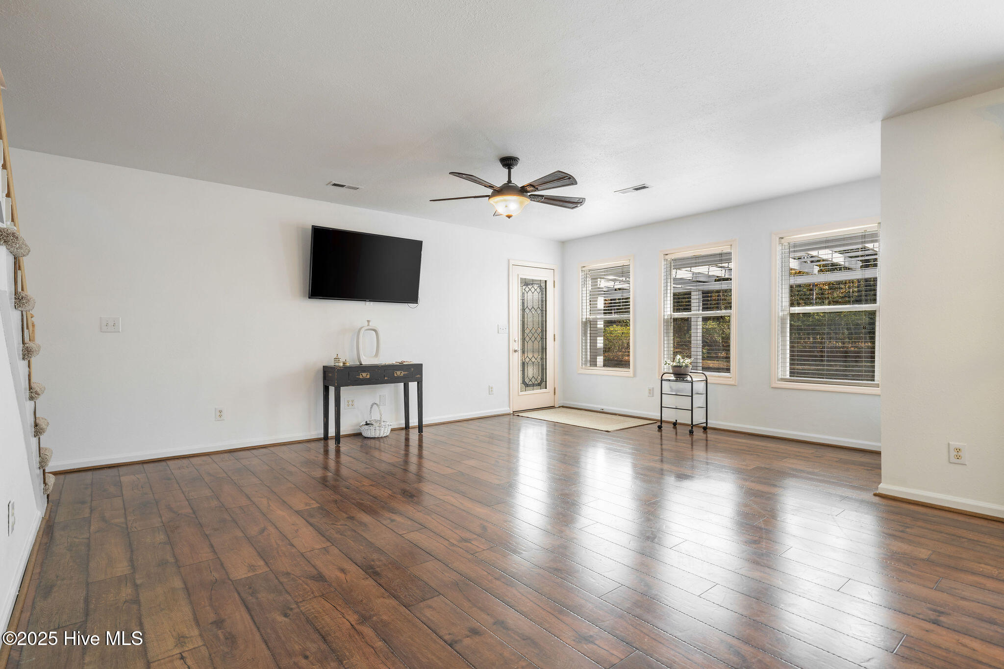 100541401 | Photo 12