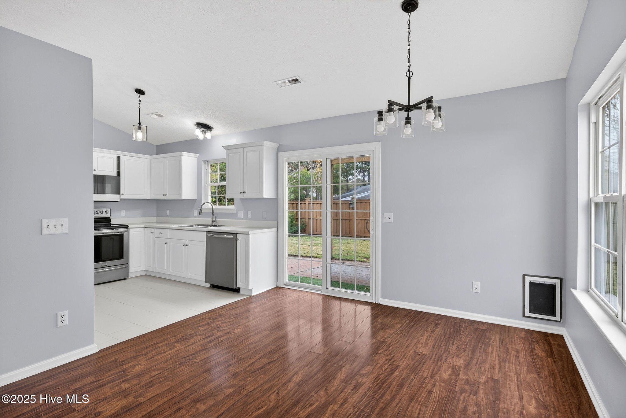 100543965 | Photo 14