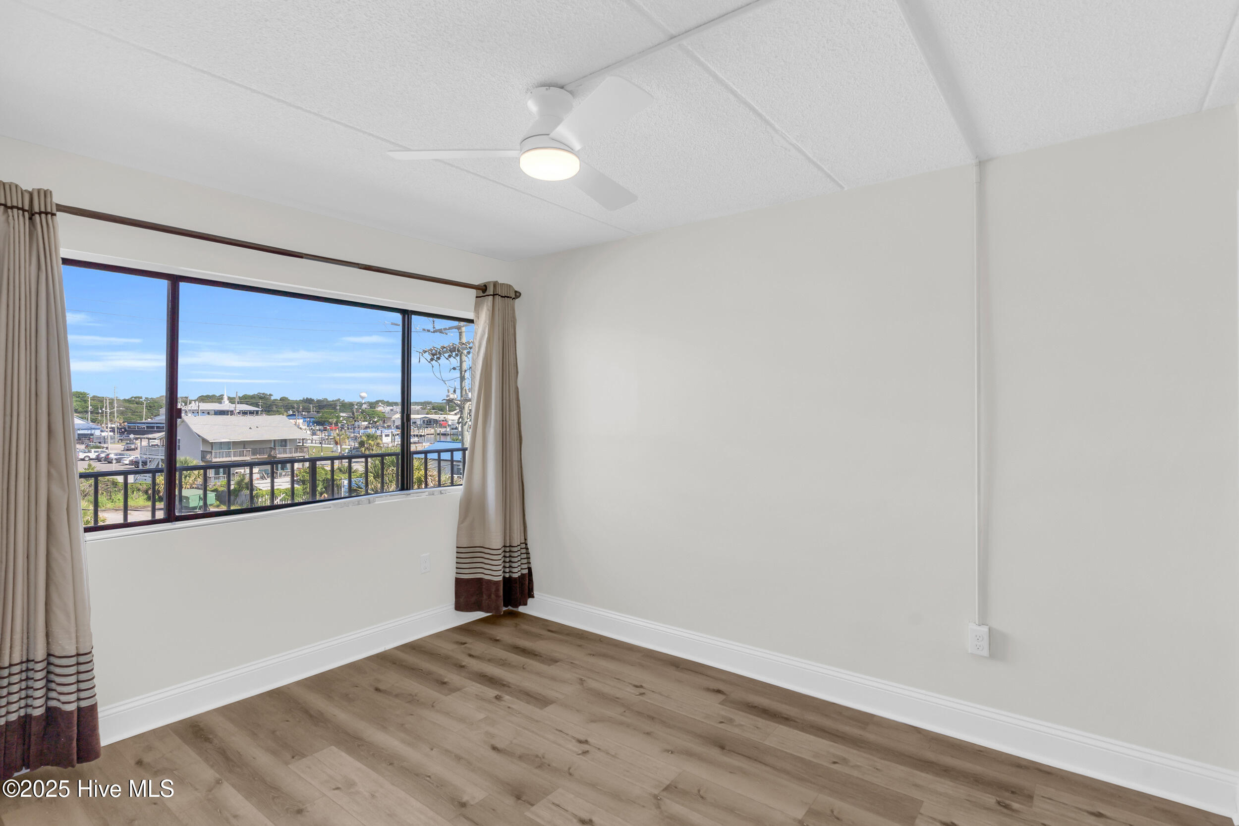 100516351 | Photo 17