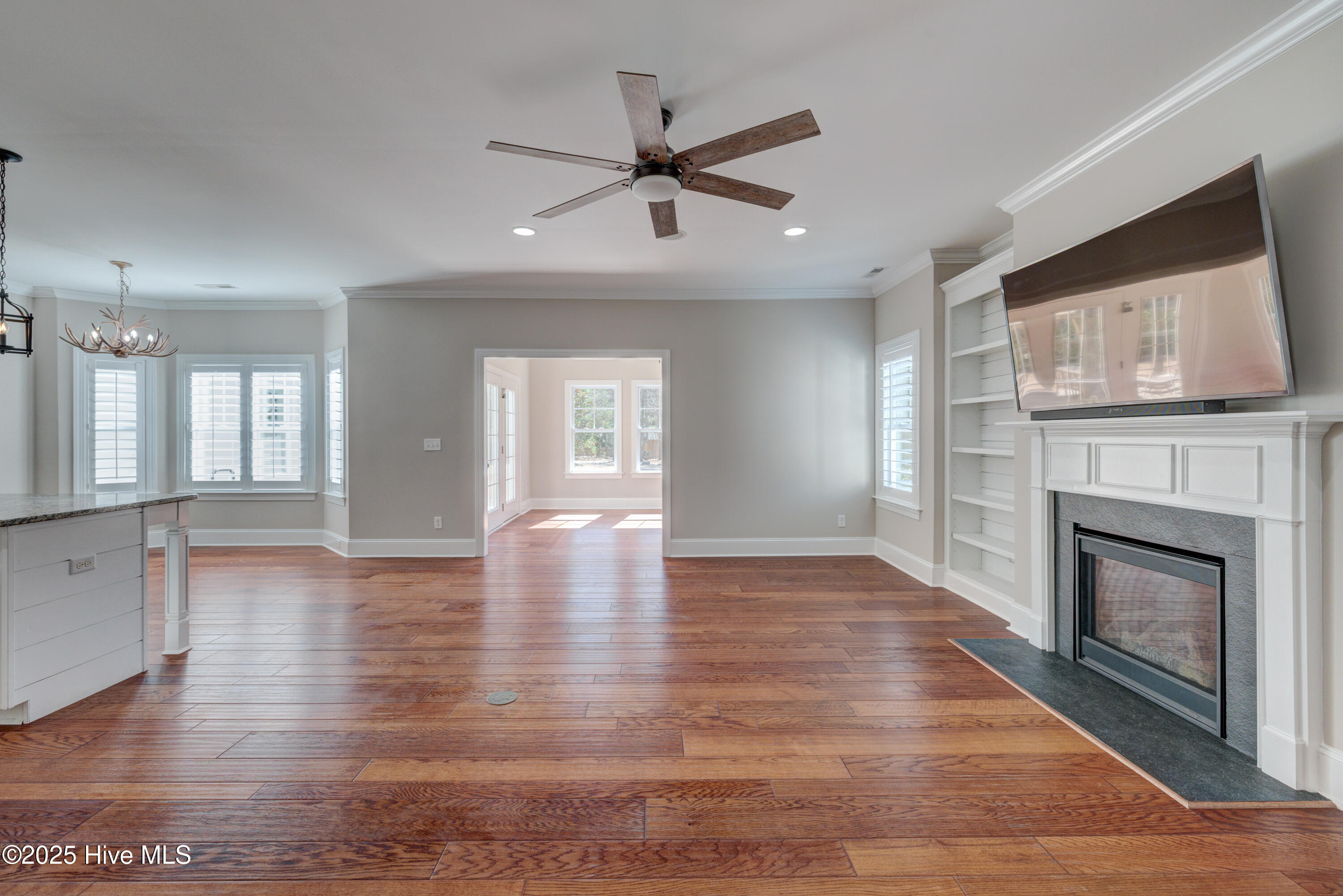 100496540 | Photo 22