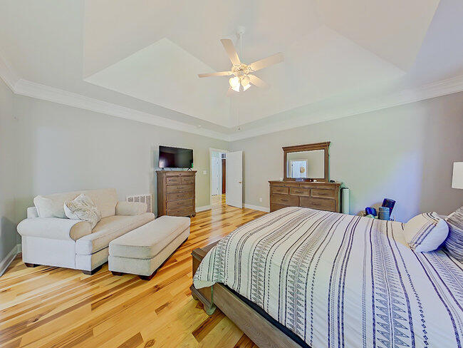 030_14-primary_bedroom_32