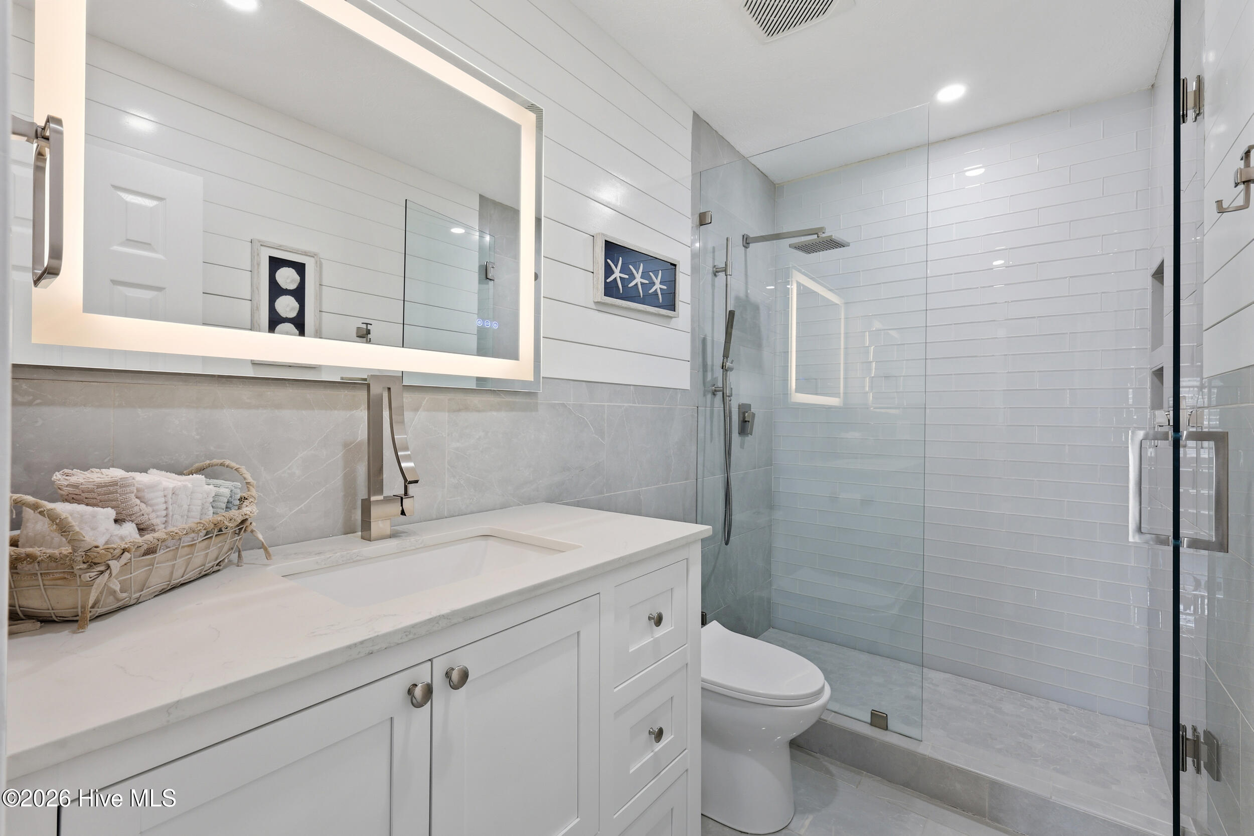 100567989 | Photo 36