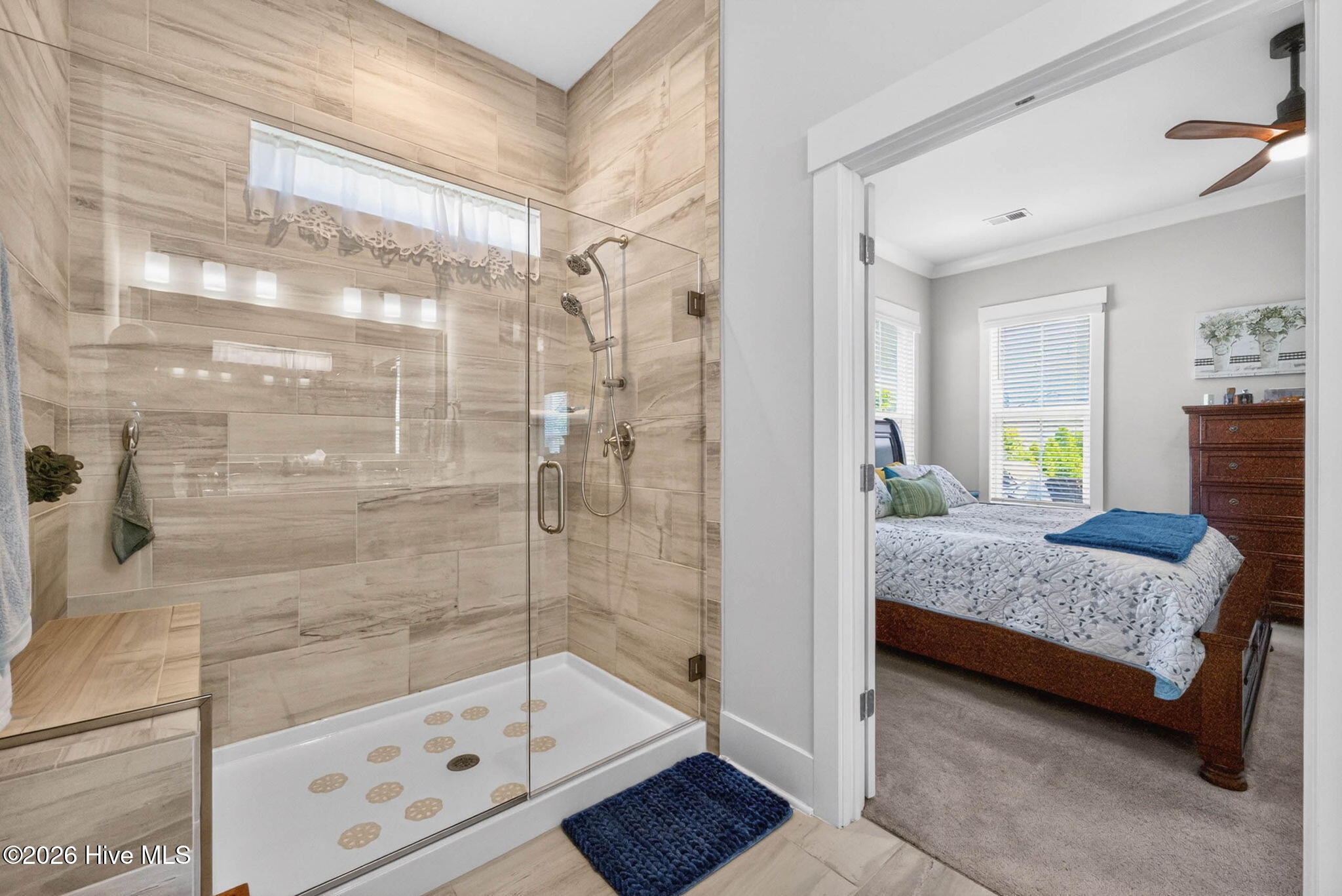 100567275 | Photo 42