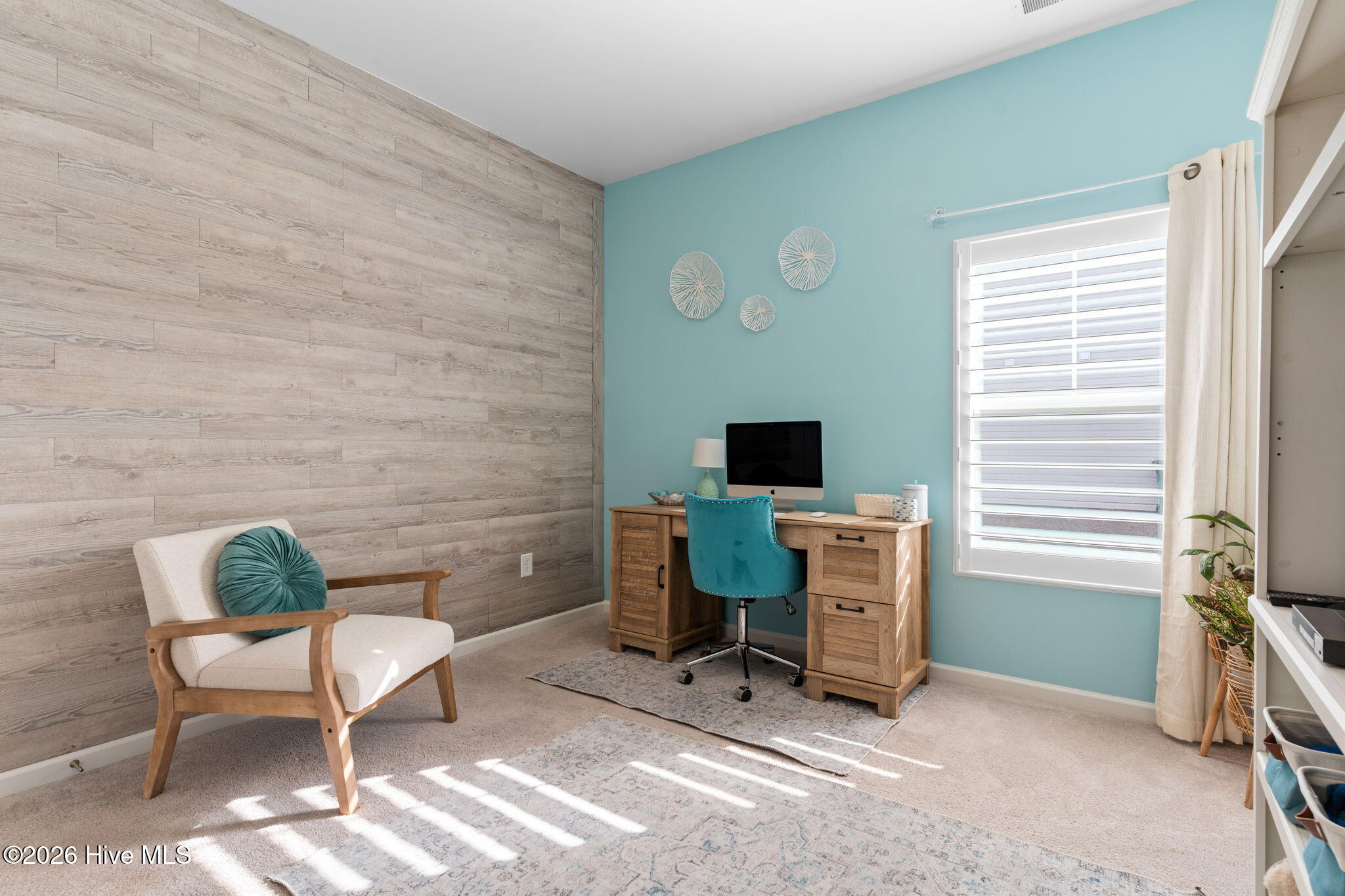 100553645 | Photo 19