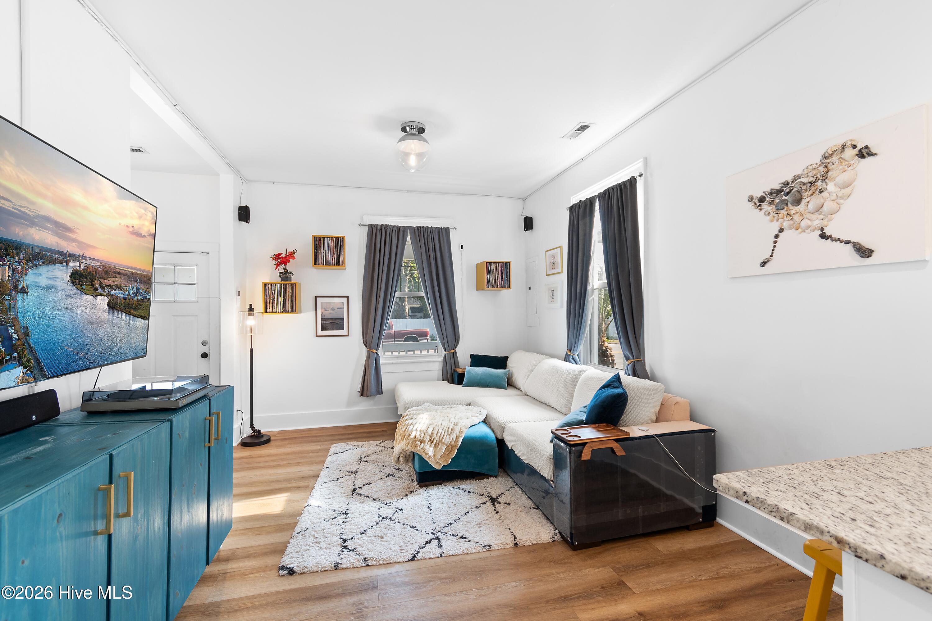 100568086 | Photo 10