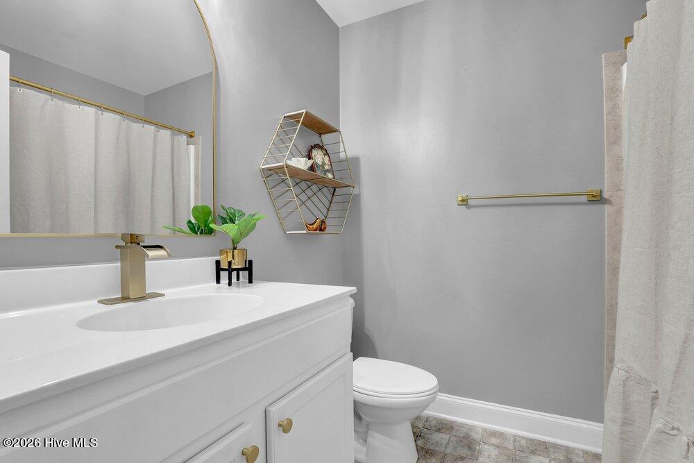 100565663 | Photo 35