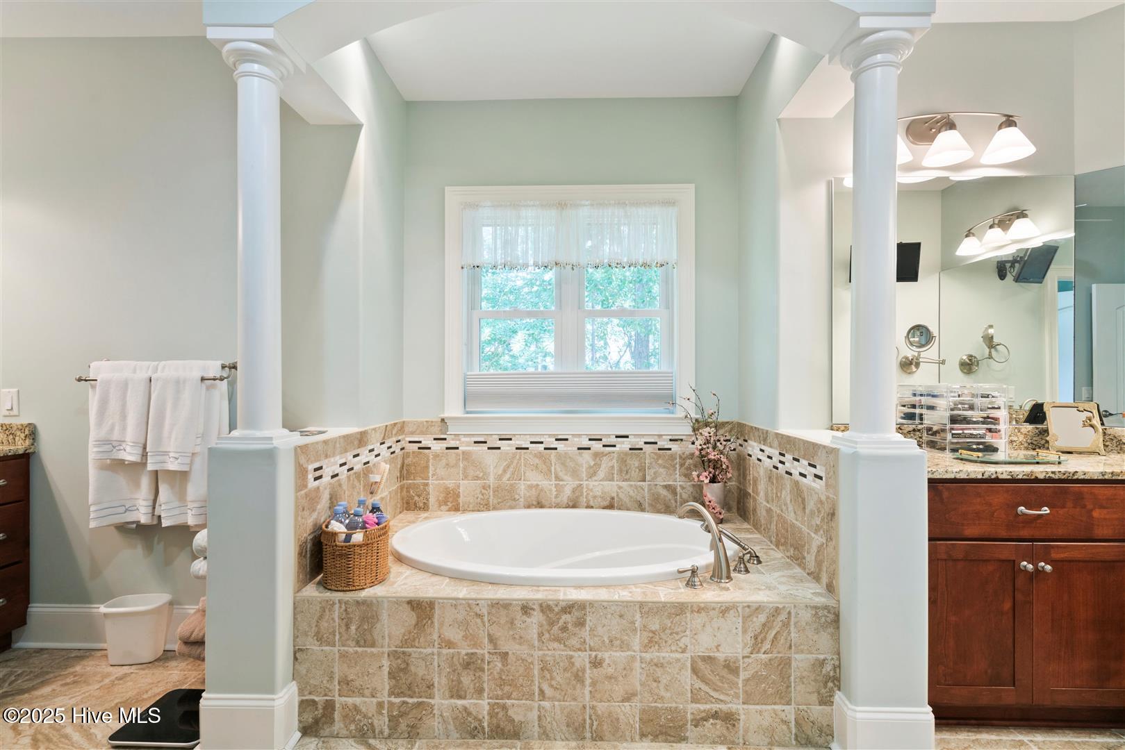 100518615 | Photo 48