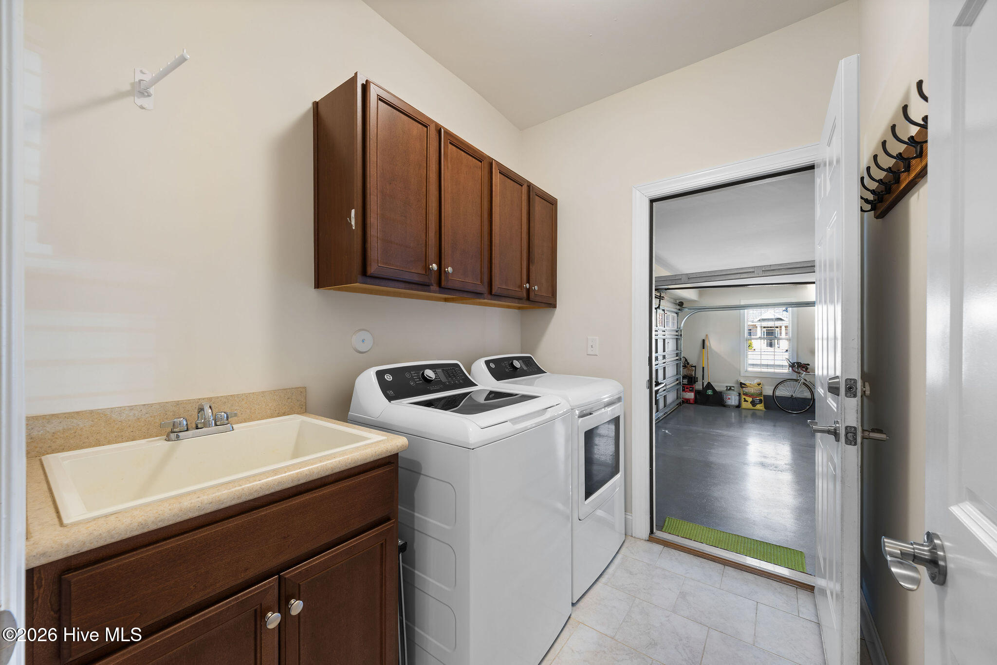 100564801 | Photo 27