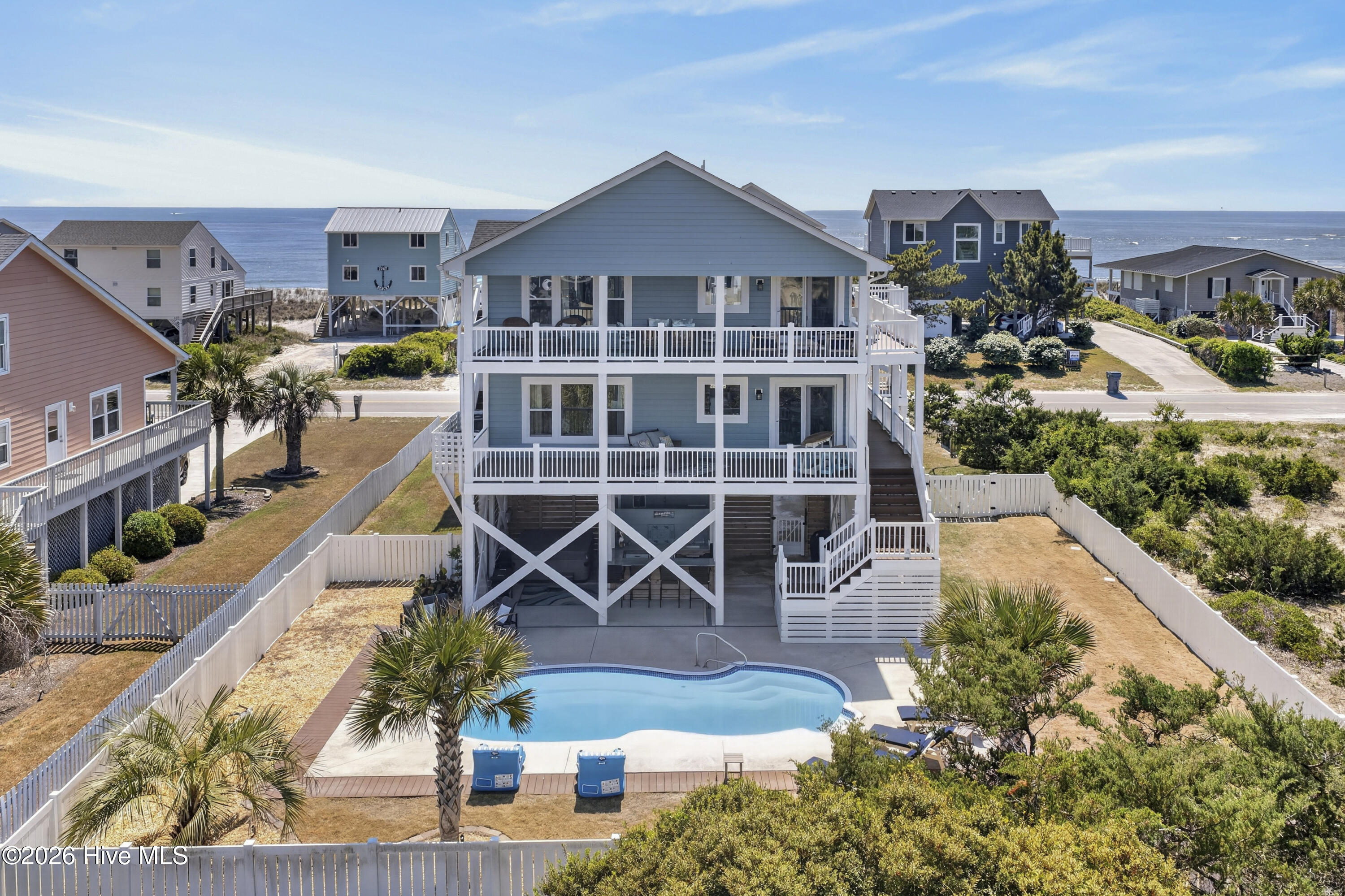 100568247 | Photo 63