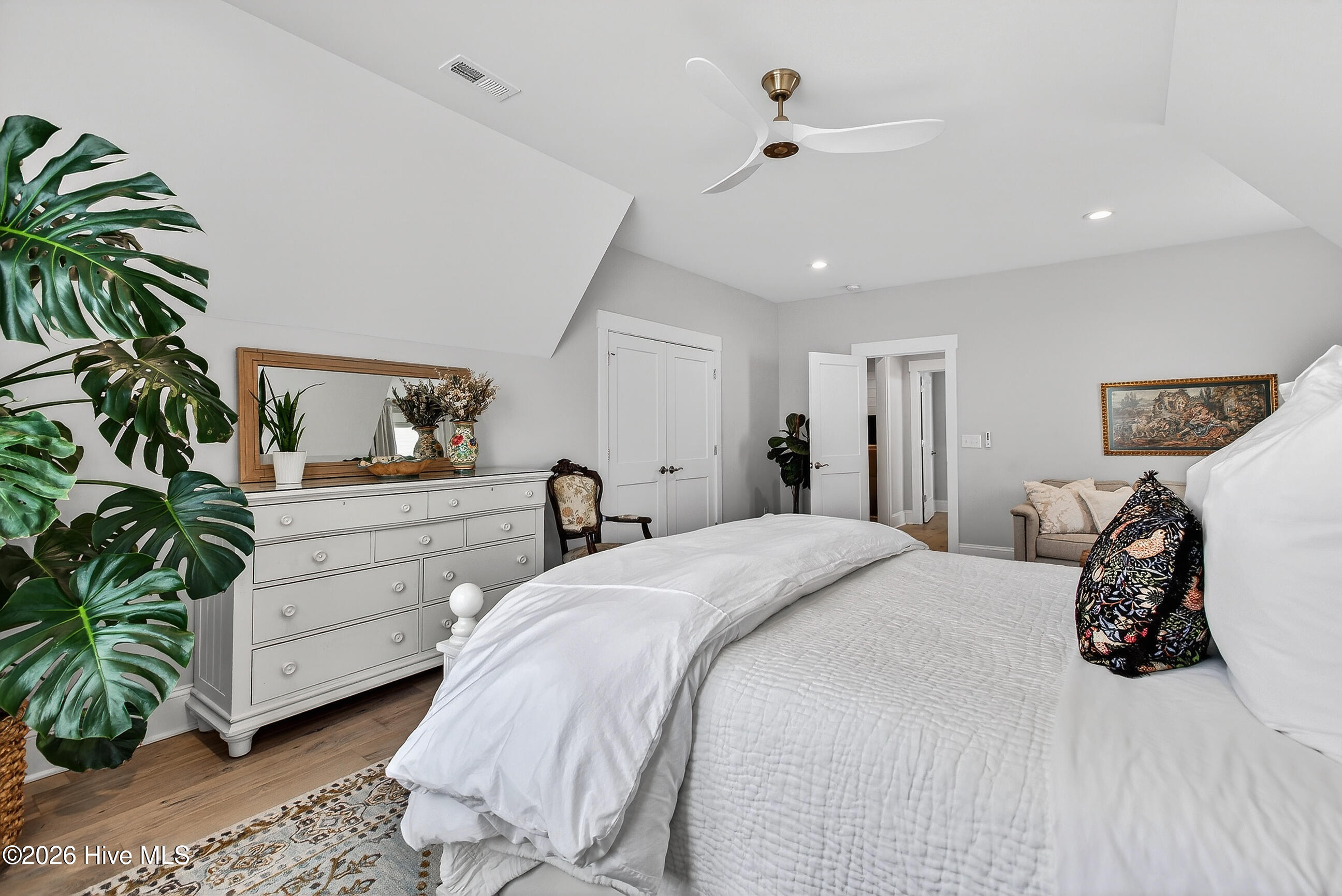 100564541 | Photo 43