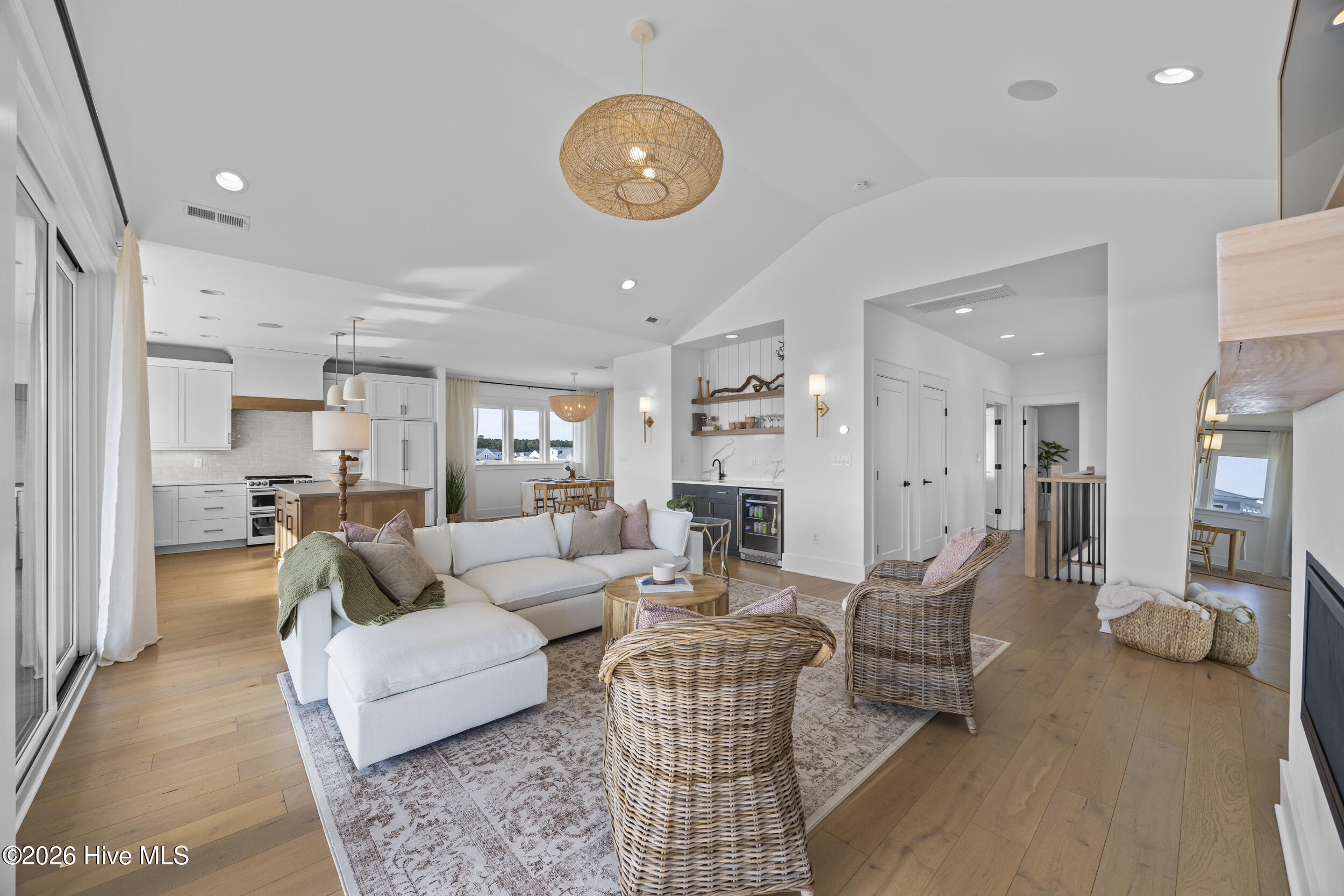 100551268 | Photo 13