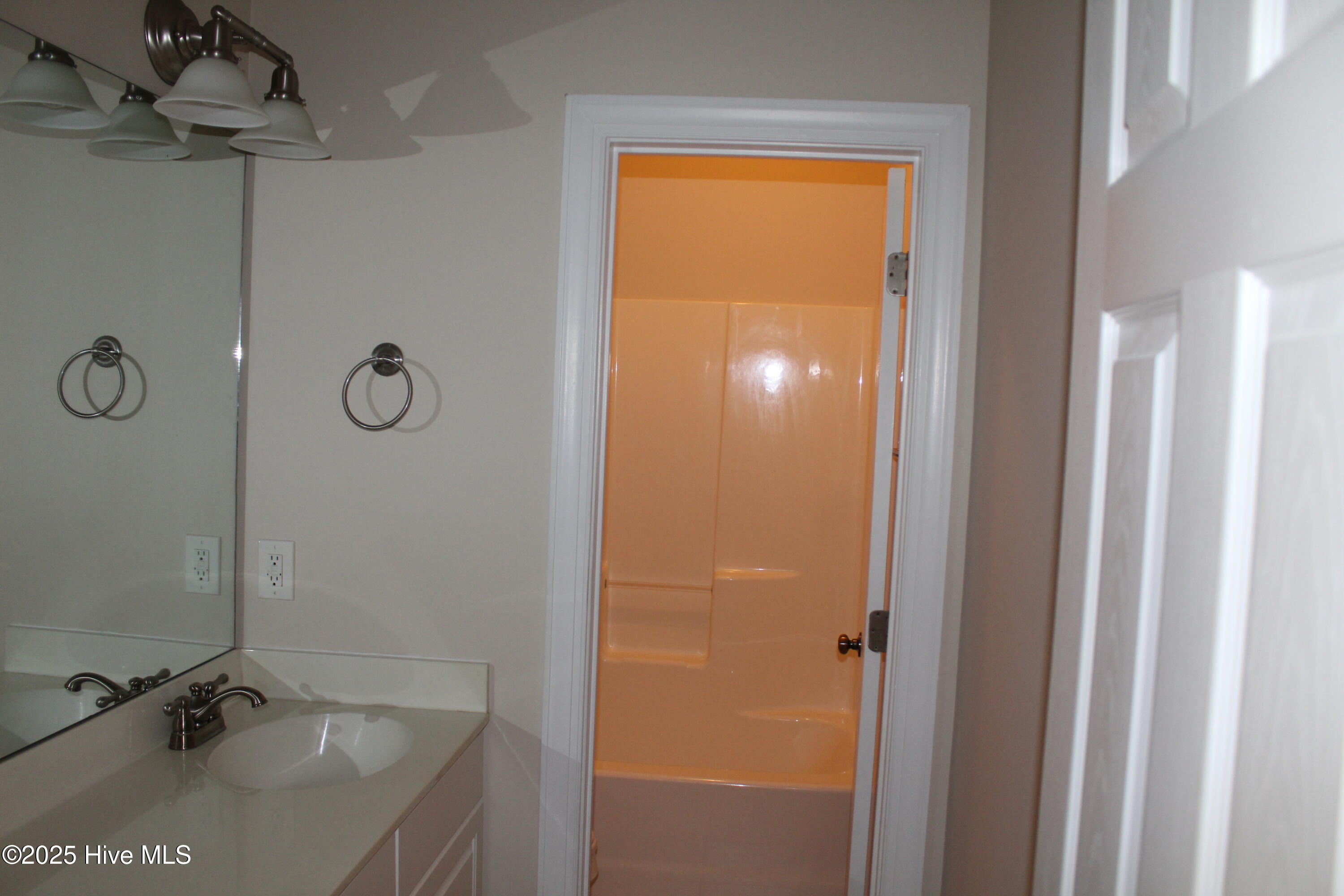 100540386 | Photo 10