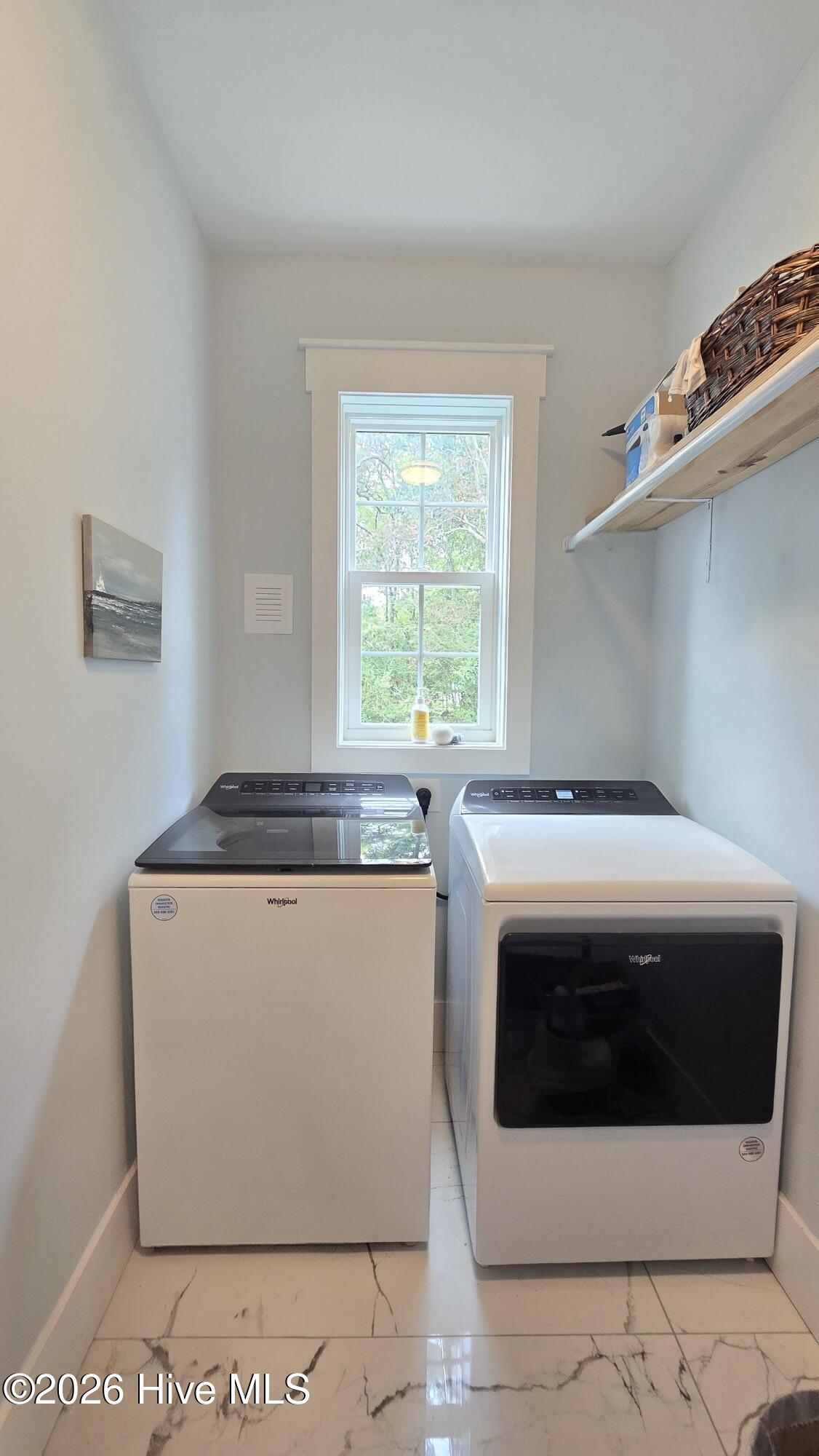 100547303 | Photo 23