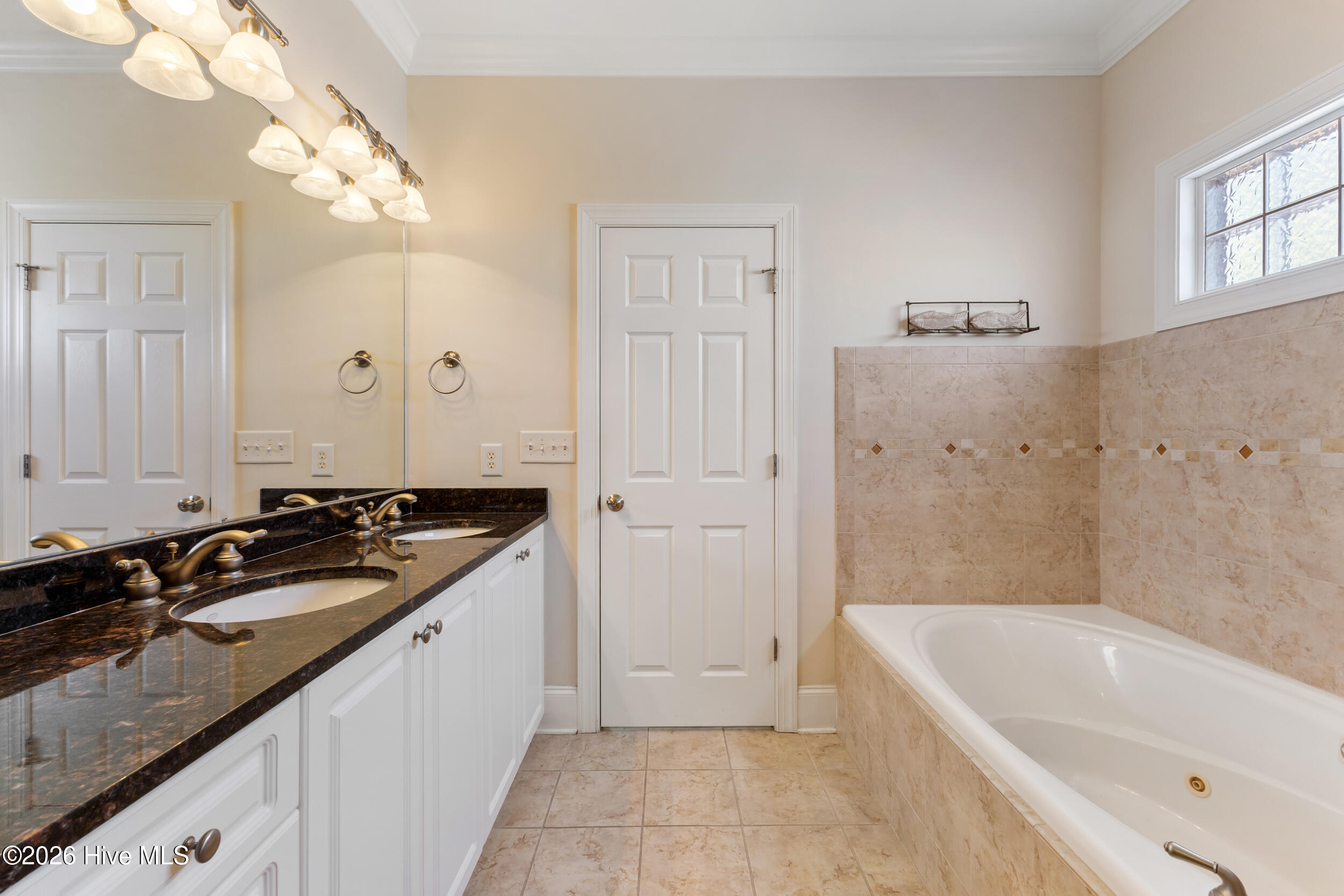 100559855 | Photo 23