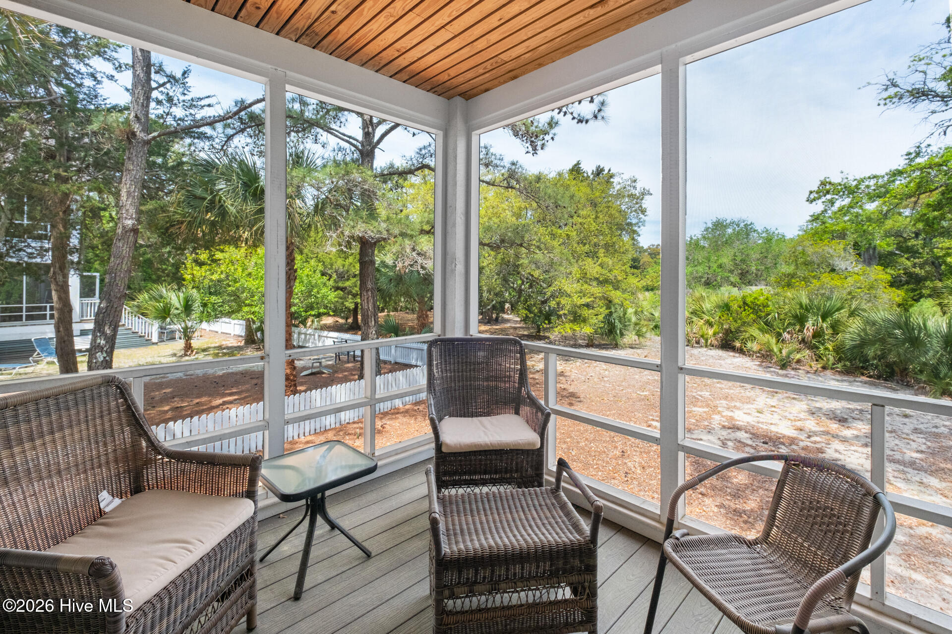 100567866 | Photo 40