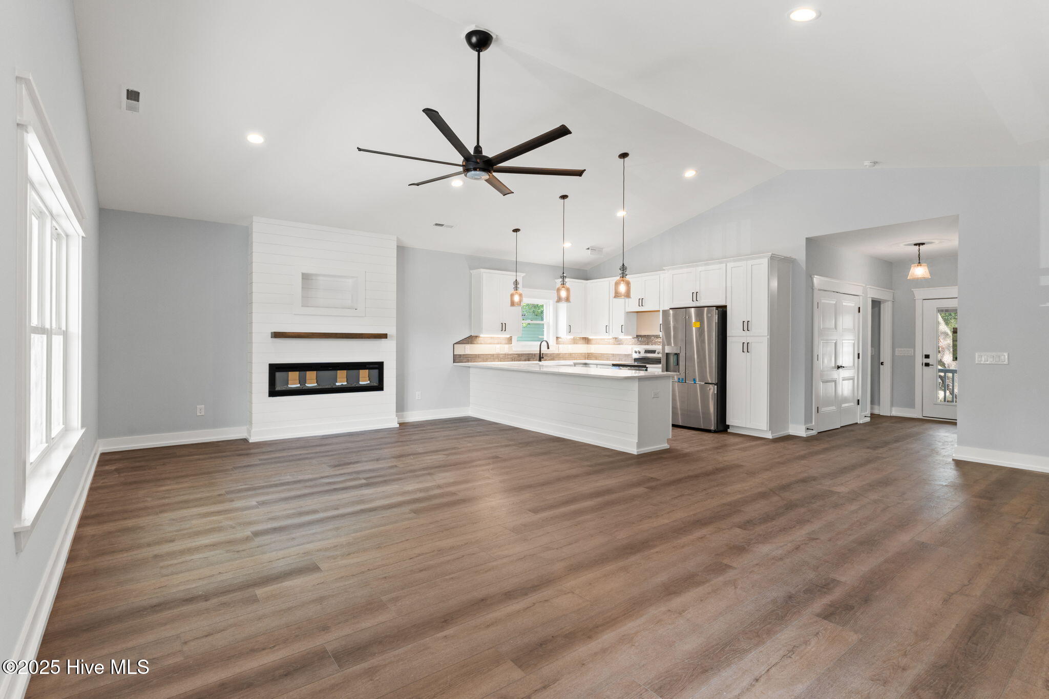 100523673 | Photo 11