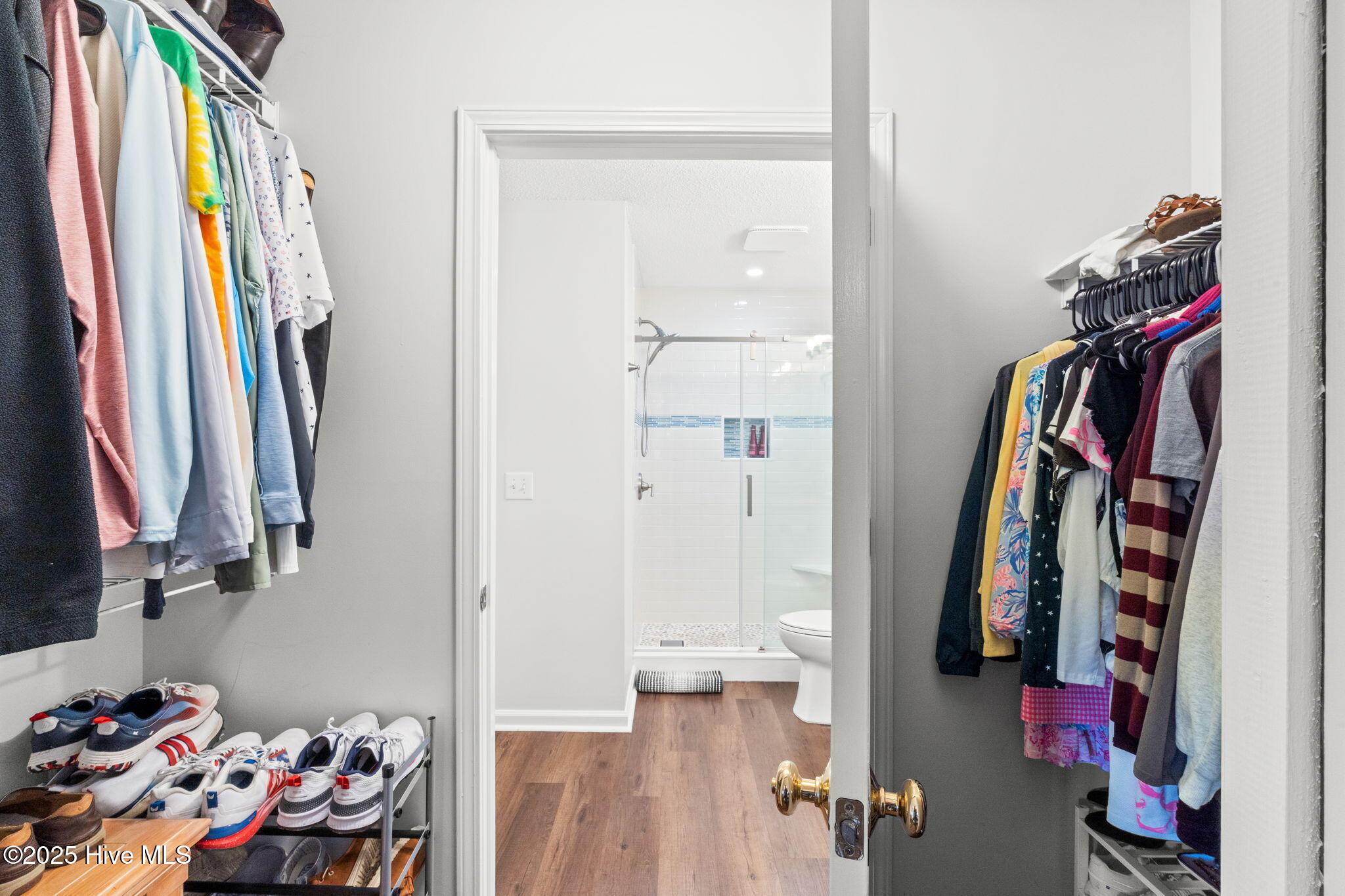 100543125 | Photo 22