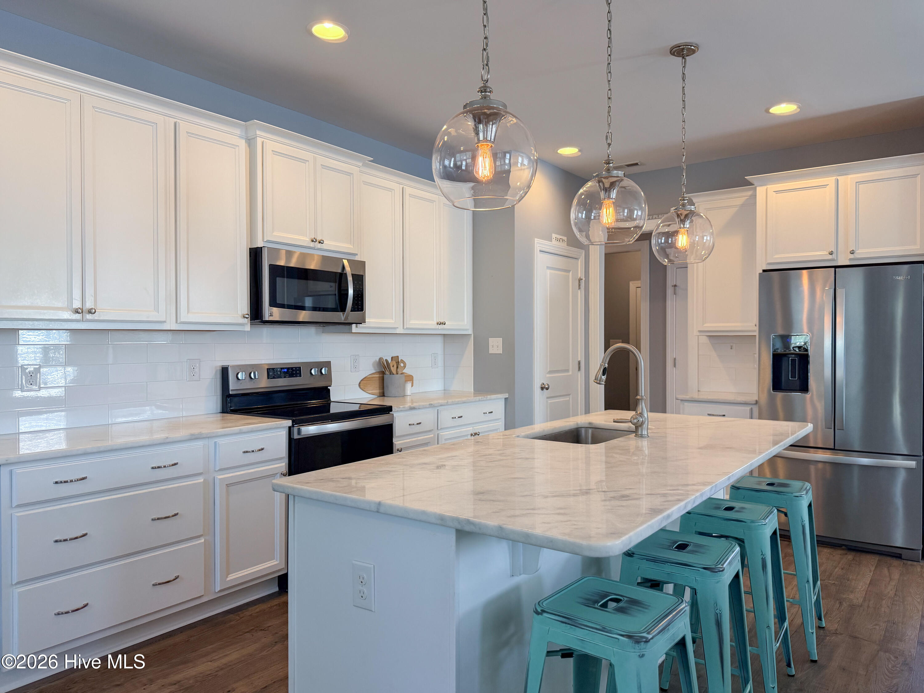 100569259 | Photo 25